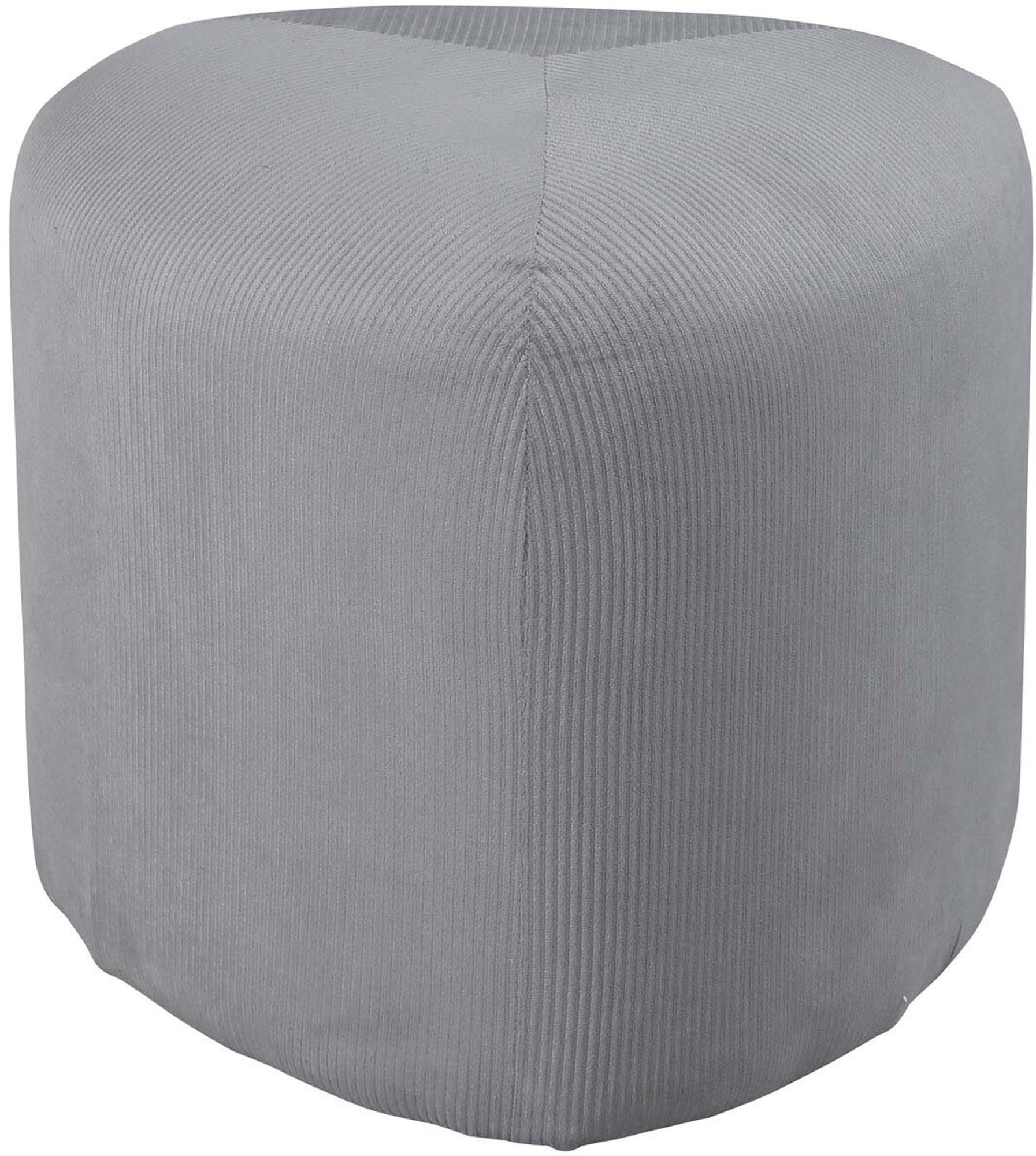 Eleganter Peg Pouf von Venture Home, perfekt als Sitzgelegenheit oder Fußablage, vereint Funktionalität mit zeitgemäßem Design.