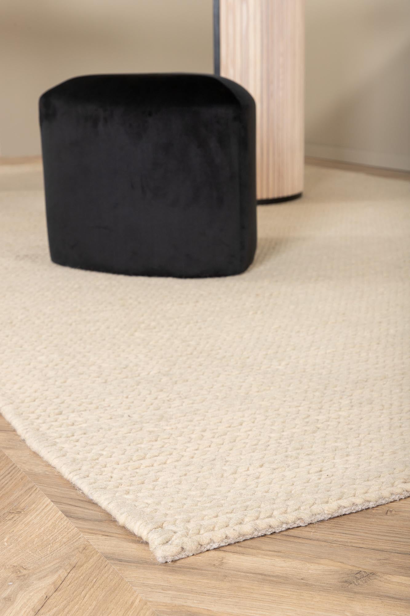 Der Marta Teppich von Venture Home vereint stilvolles Design und Komfort, ideal für eine einladende Wohnatmosphäre.