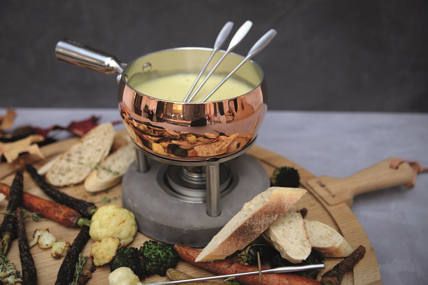 Elegantes Fondue-Set aus edlem Kupfer mit 1,7 Litern, perfekt für gesellige Abende und kulinarische Erlebnisse von Boska.