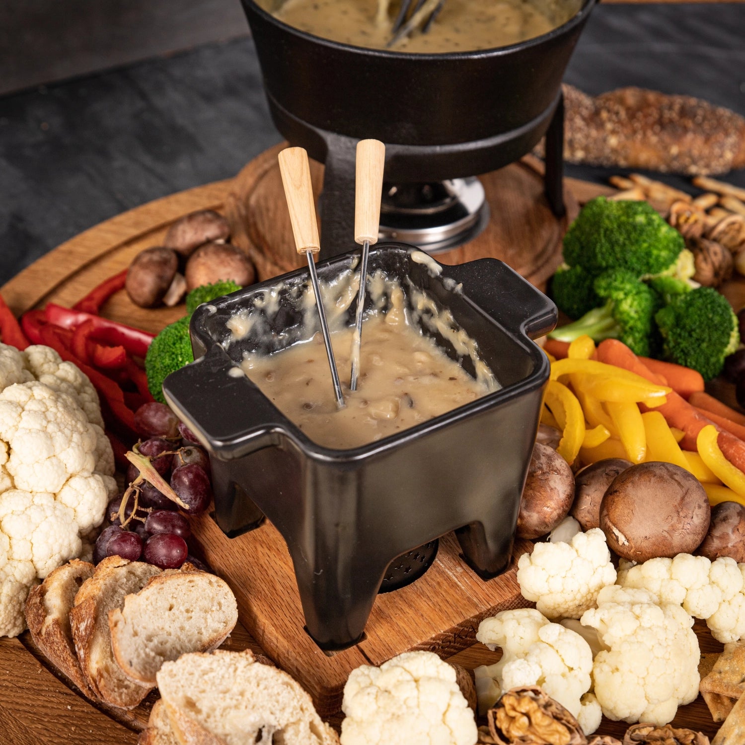 Elegantes Tapas Fondue Nero L 400ml von Boska, ideal für gesellige Anlässe. Genießen Sie köstliche Fondue-Momente mit Stil.