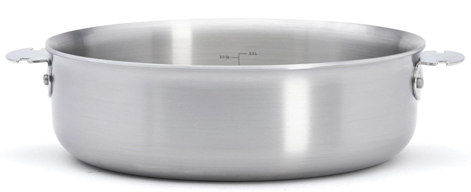 Elegante 24 cm Sauteuse aus robustem Mehrschicht-Edelstahl von de Buyer, perfekt für kreative Kochabenteuer und gleichmäßige Wärmeverteilung.