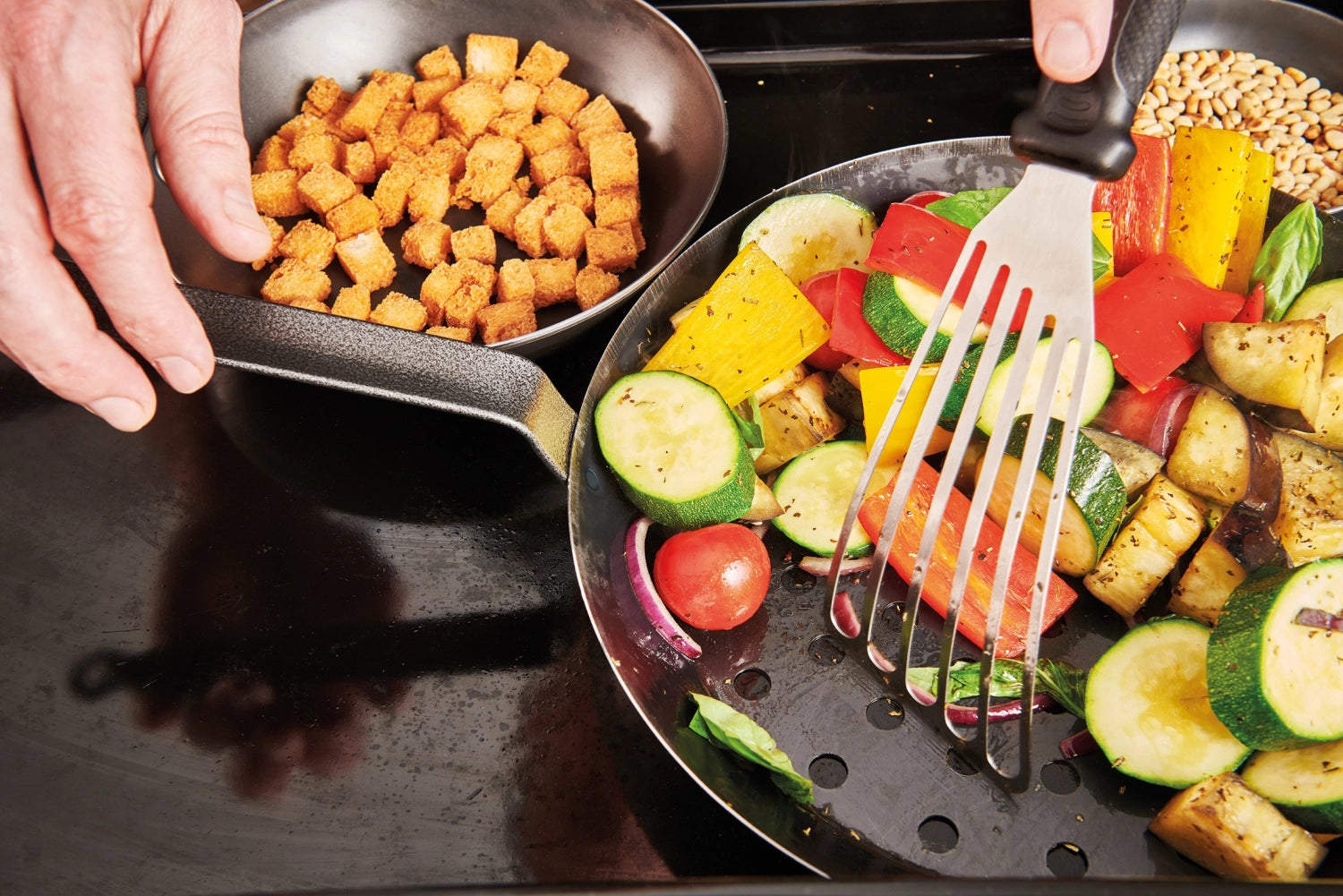 Marronipfanne Outdoor Ø 28cm von de Buyer, ideal für Grill und Camping, robustes Material für perfekte Bratergebnisse.