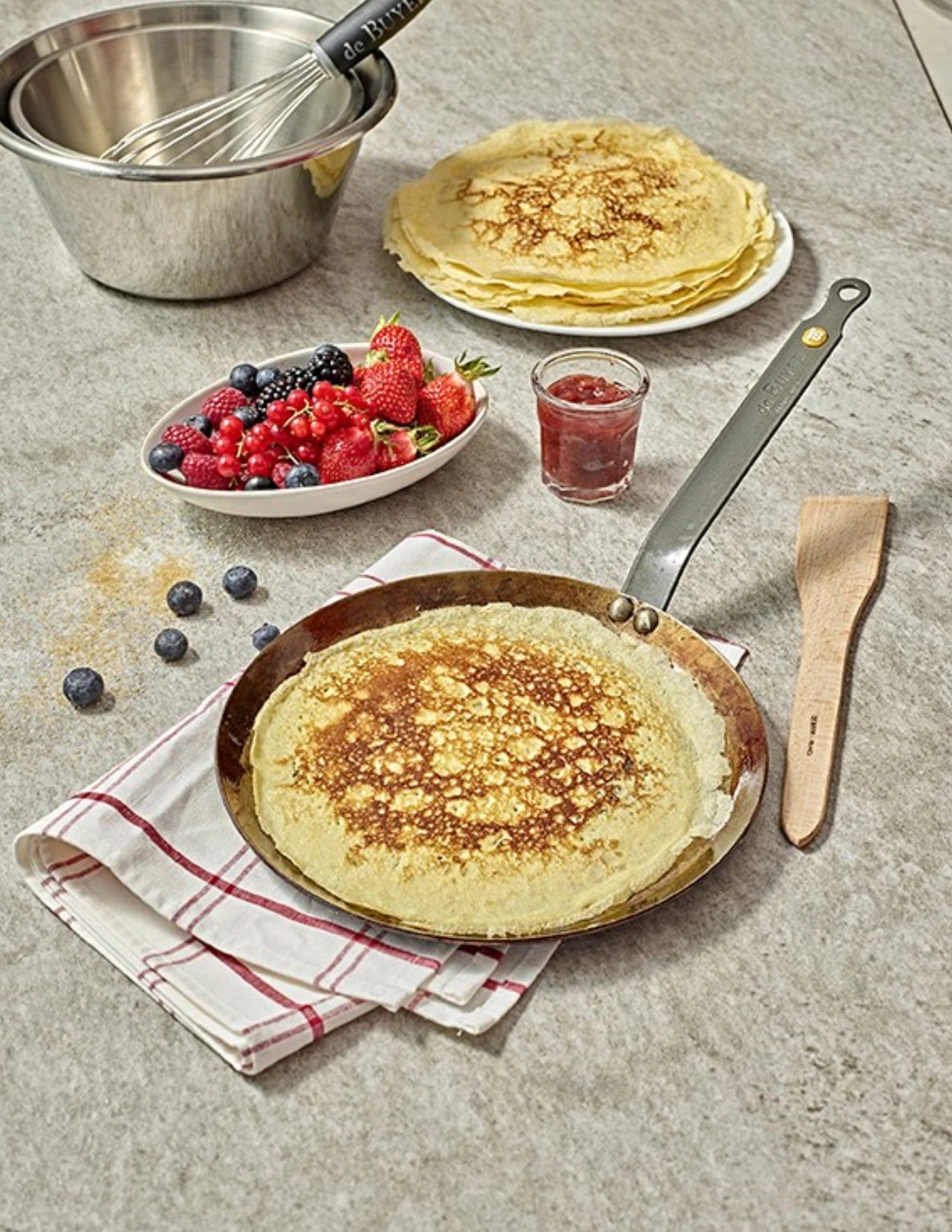 Hochwertige MINERAL B ELEMENT Crêpes Eisenpfanne Ø 26cm von de Buyer, ideal für perfekte Crêpes und induktionsgeeignet.