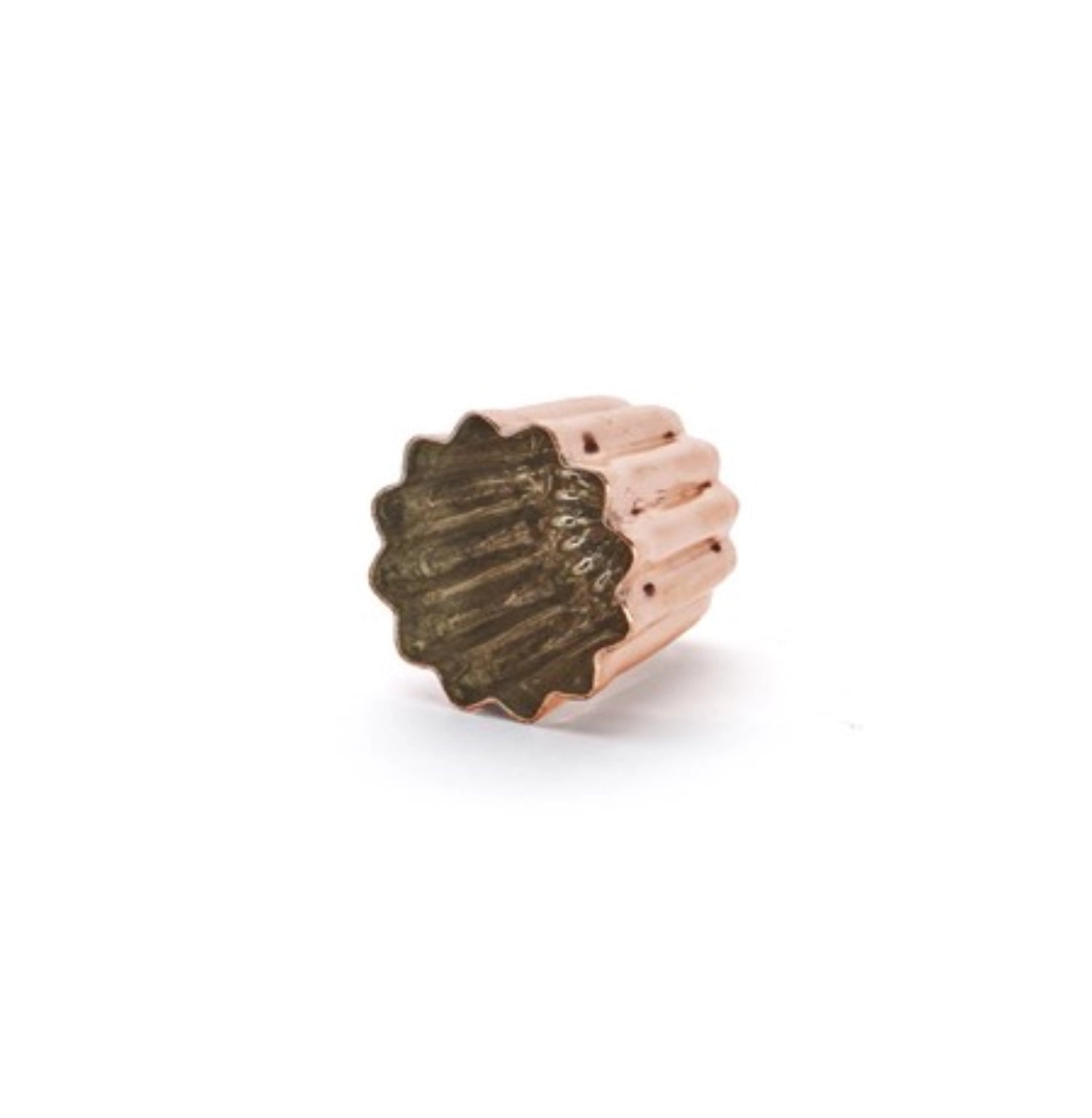 Elegante Cannelés Kuchenform aus Kupfer von de Buyer, perfekt für die Herstellung von köstlichen, kleinen Cannelés mit 3,5 cm Durchmesser.