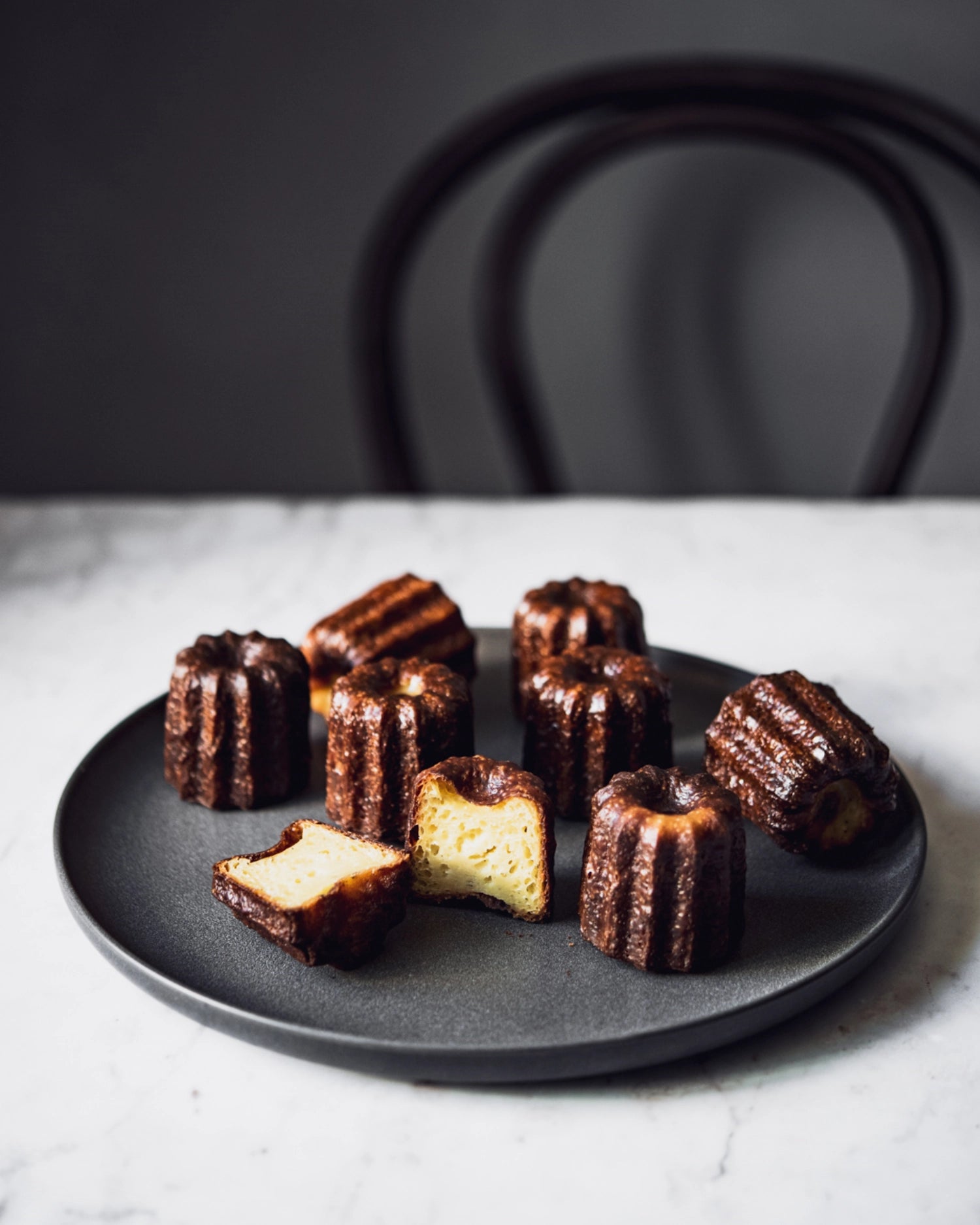 Elegante Cannelés Kuchenform aus Kupfer, Ø 4,5 cm, H: 4,4 cm. Perfekt für exquisite Backkreationen und gleichmäßige Bräunung.