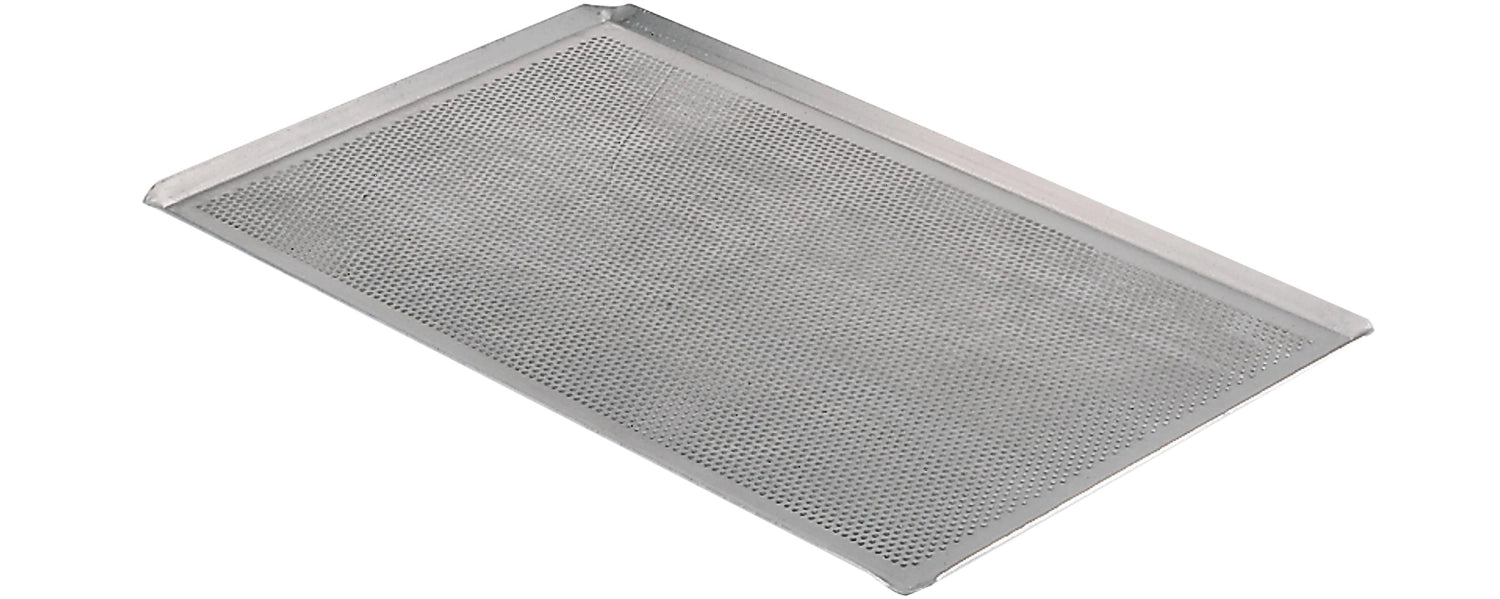 Perforiertes Aluminium-Backblech 40x30cm mit schräger Kante, ideal für gleichmäßiges Backen und optimale Wärmeverteilung in der Küche.