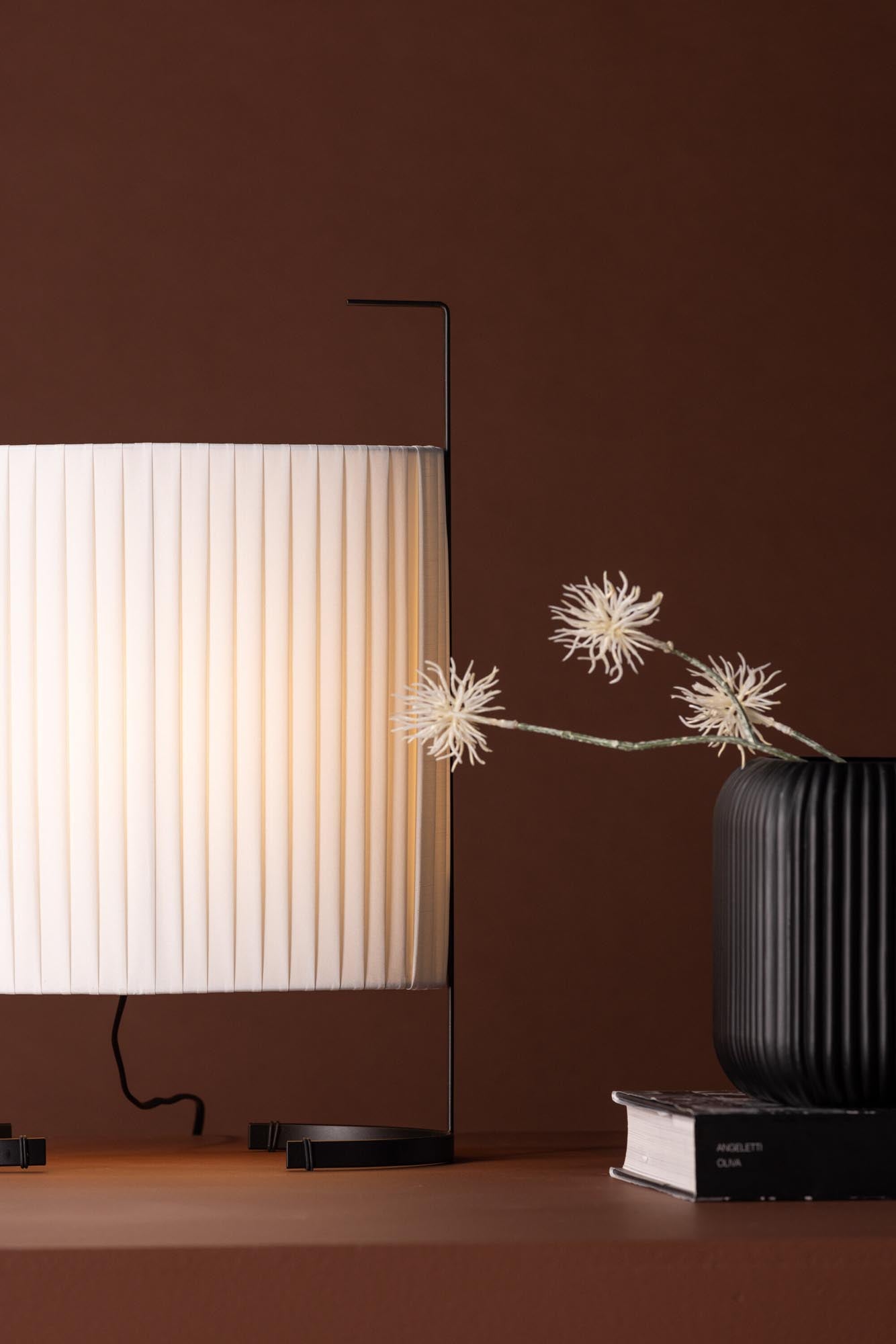 Kendal Ecksofa rechts, 6-Sitzer von Micadoni, modernes Design in stilvollem Grau, ideal für gemütliche Wohnräume.