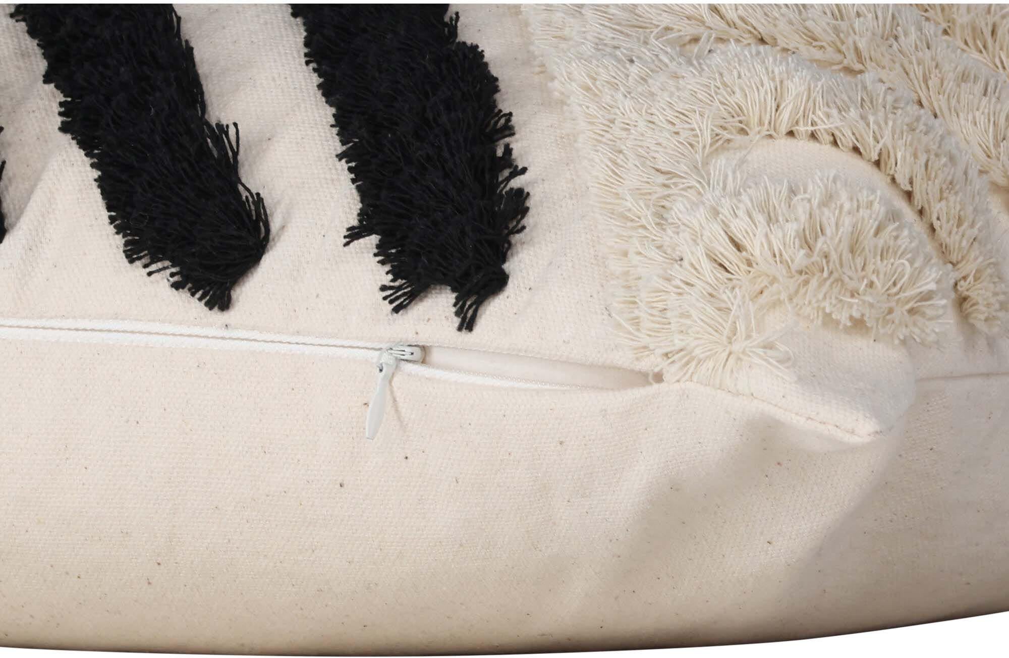 Eleganter Kissenbezug Zara in klassischem Weiß, ideal für eine zeitgemäße Einrichtung und zur Aufwertung jedes Wohnraums.
