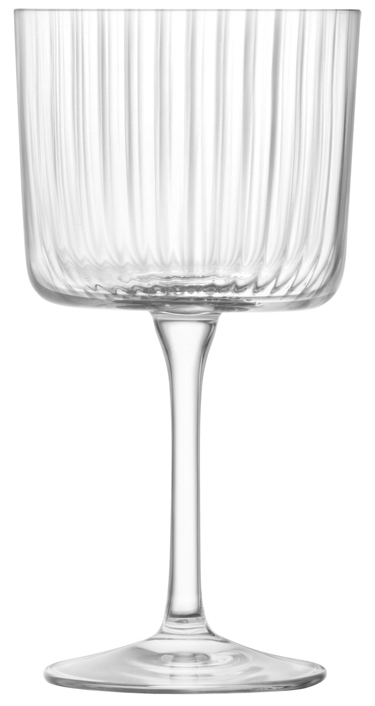 Elegantes 4er Set Gio Weingläser von LSA, 250ml, perfekt für stilvolle Weinverkostungen und besondere Anlässe, vereint Ästhetik und Alltagstauglichkeit.