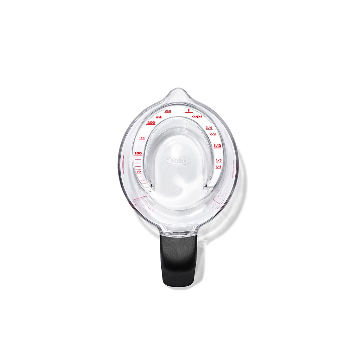 Praktischer abgewinkelter Messbecher von OXO mit 250 ml Volumen, perfekt für einfaches und sauberes Abmessen von Flüssigkeiten.