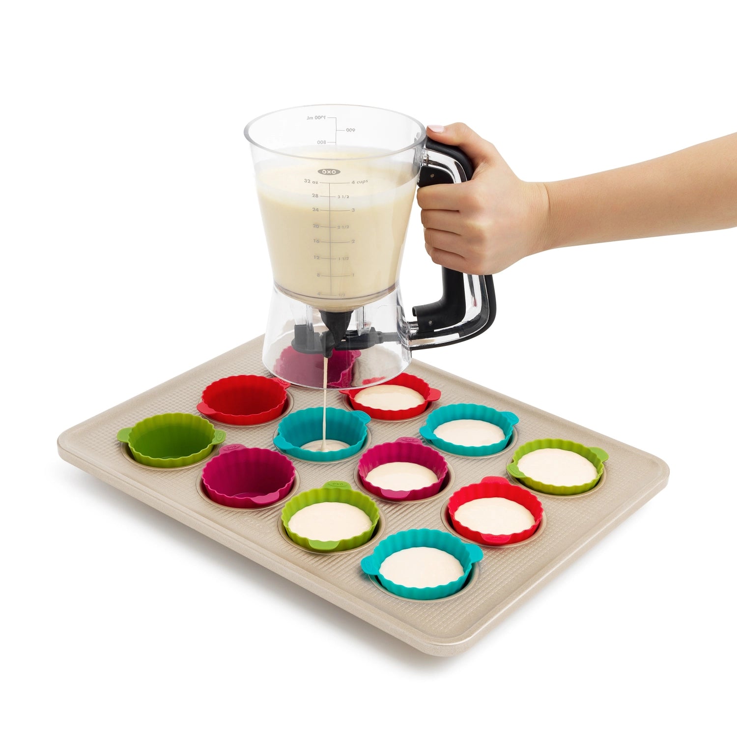 OXO Good Grips Präzisions Teigspender in modernem Design, ideal für präzises Dosieren von Teig und Flüssigkeiten in der Küche.