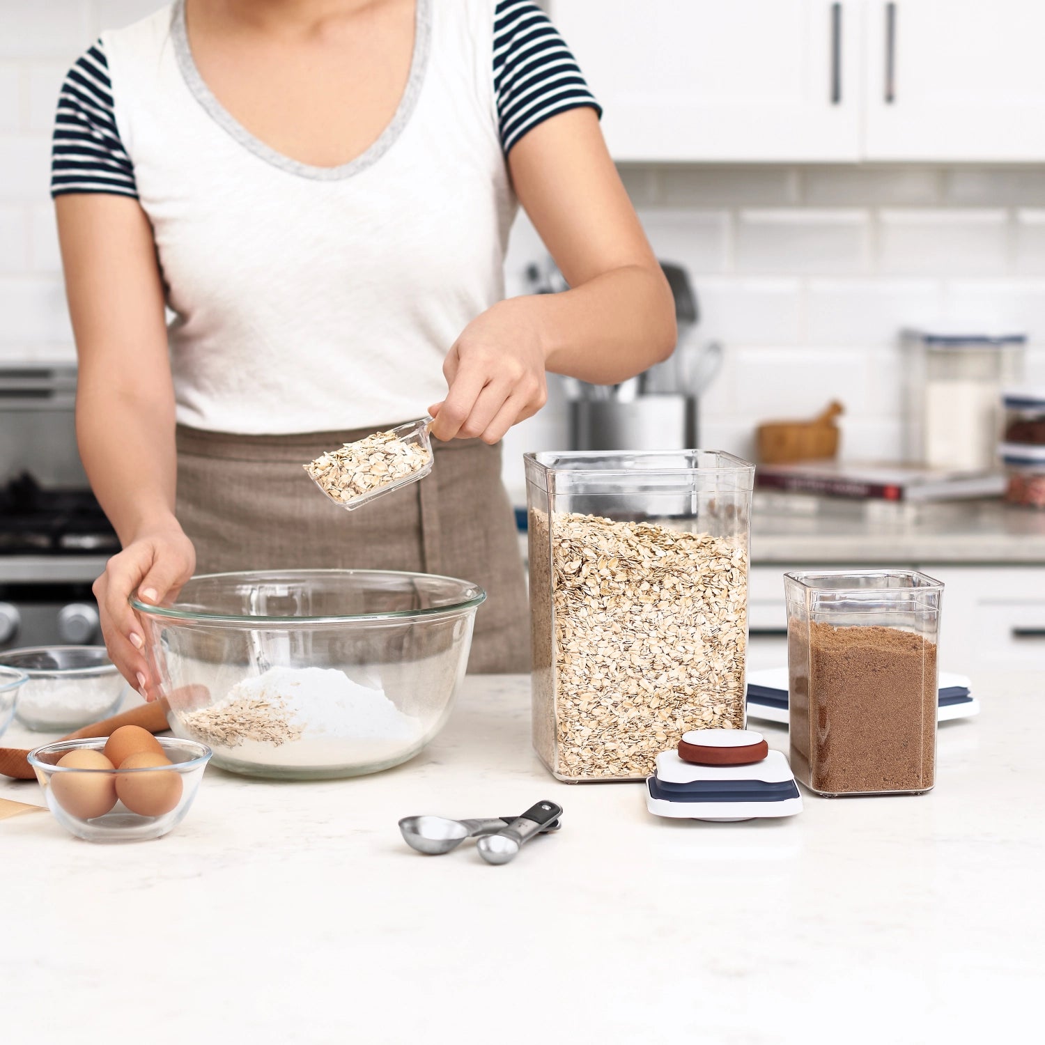Großer Good Grips POP 2.0 Portionier-Löffel von OXO, ideal zum präzisen Portionieren von Lebensmitteln, ergonomisches Design, praktische Aufbewahrung.