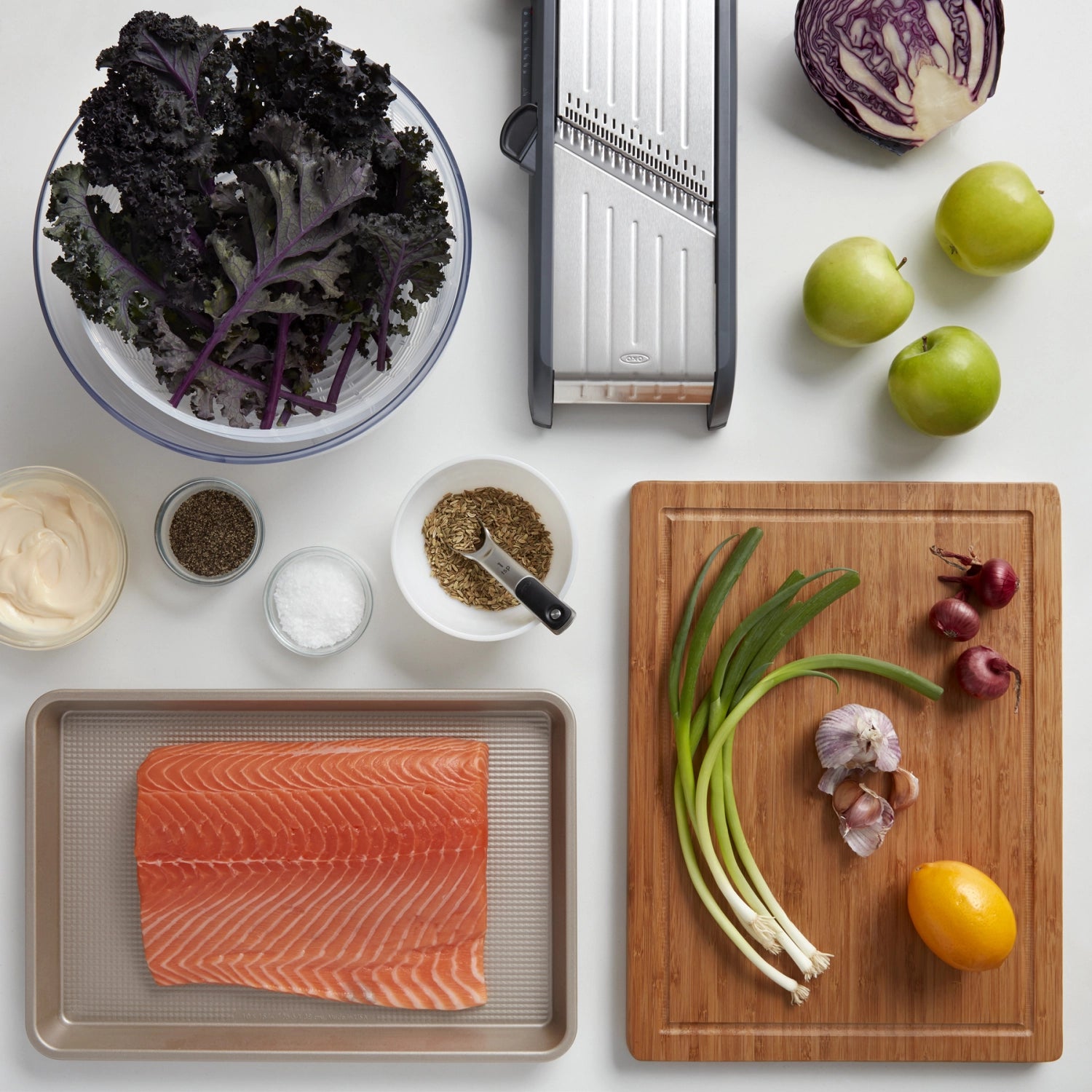 Profi Obst- und Gemüsehobel 2.0 von OXO, ideal zum schnellen Schneiden und Raspeln von Obst und Gemüse, ergonomisches Design für einfache Handhabung.