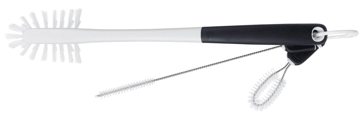 Praktisches 3-teiliges Reinigungsset von OXO für Wasser-Sportflaschen, ideal zum gründlichen Reinigen und Pflegen von Trinkbehältern.