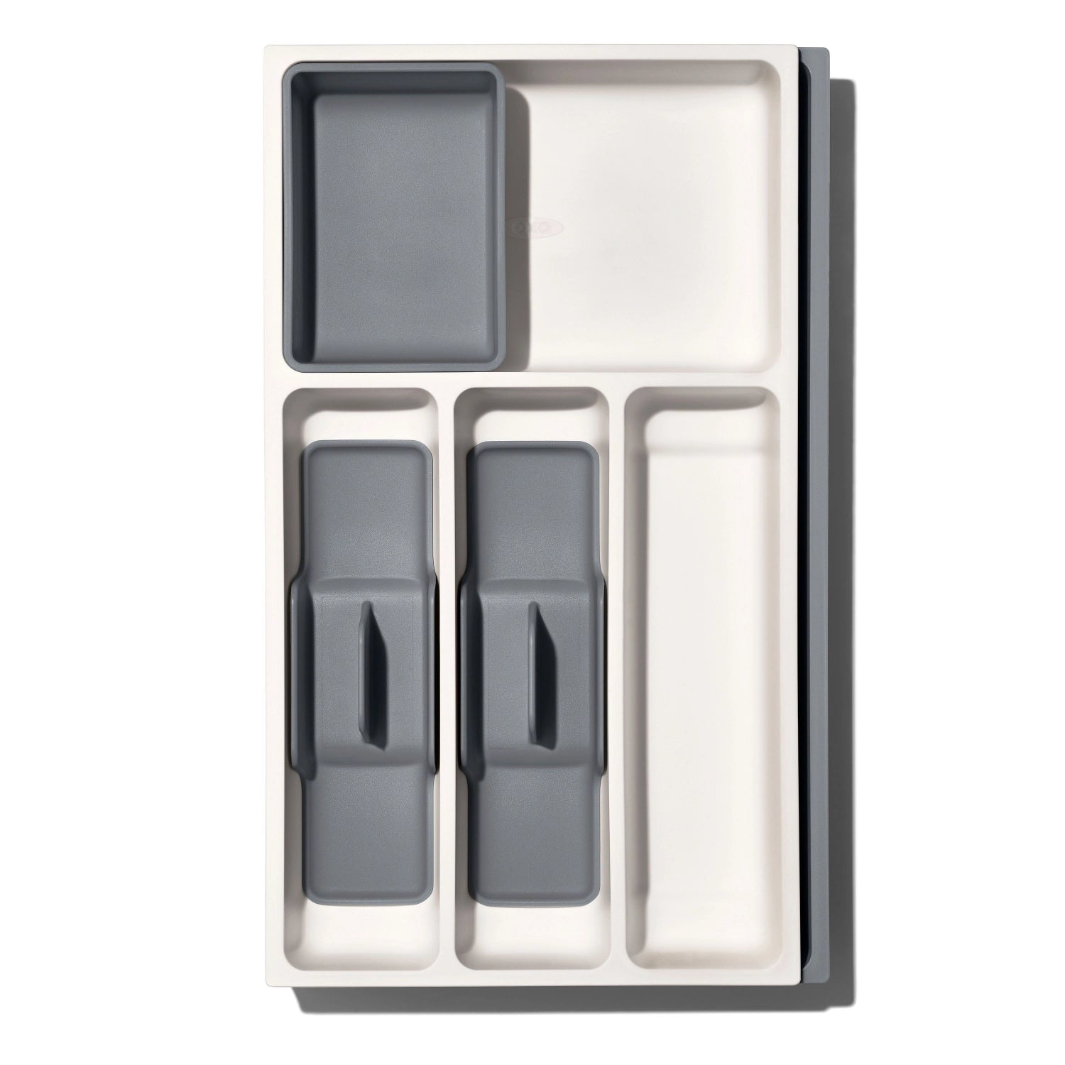Erweiterbare Schubladeneinlage von OXO Good Grips, ideal zur flexiblen Organisation von Besteck und Küchenutensilien in der Schublade.