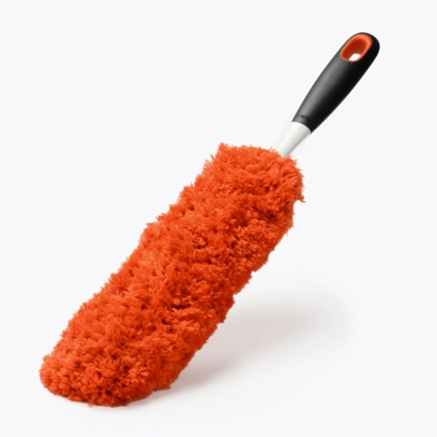 Praktischer Mikrofaser-Handstaubwischer von OXO, perfekt für müheloses Staubwischen und gründliche Reinigung in jedem Raum.