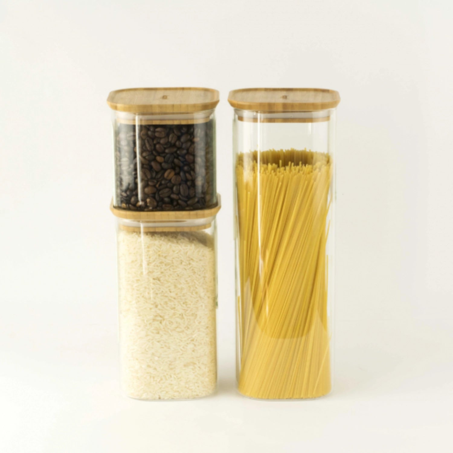 Elegantes 3-teiliges Vorratsglas-Set von Pebbly mit nachhaltigen Bambusdeckeln in den Größen 0,8 l, 1,4 l und 2,2 l für eine ordentliche Aufbewahrung.