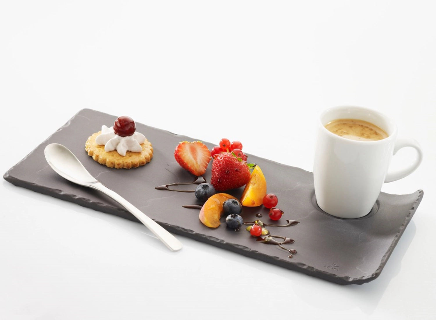 Stilvolle Untertasse im Schiefer-Look von Revol, perfekt für ansprechende Präsentation von Speisen und Getränken.