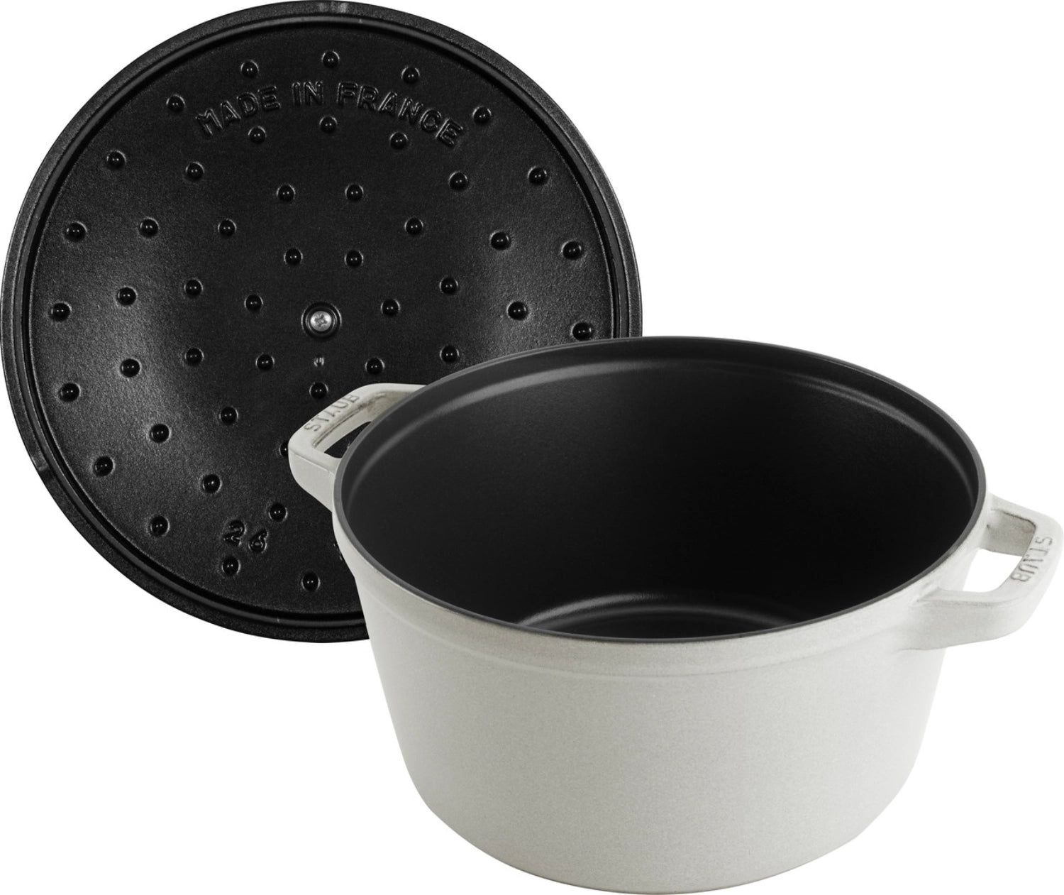 Elegantes 4-teiliges Cocotte-Set von Staub, rund, 24 cm, in luxuriösem Weißtrüffel-Finish, perfekt für kreative Kochabenteuer und ansprechende Tischpräsentationen.