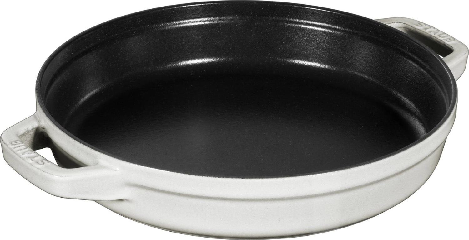 Hochwertiges 4-teiliges Cocotte-Set von Staub, rund, 24 cm, in edlem Weißtrüffel-Design, ideal für stilvolles Kochen und Servieren.