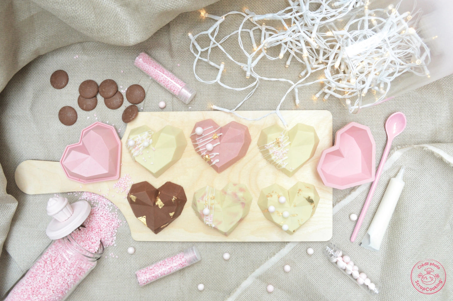 Set aus 6 Silikonformen in Herz-Diamant-Form, ideal für das Backen von originellen Desserts und besonderen Anlässen.