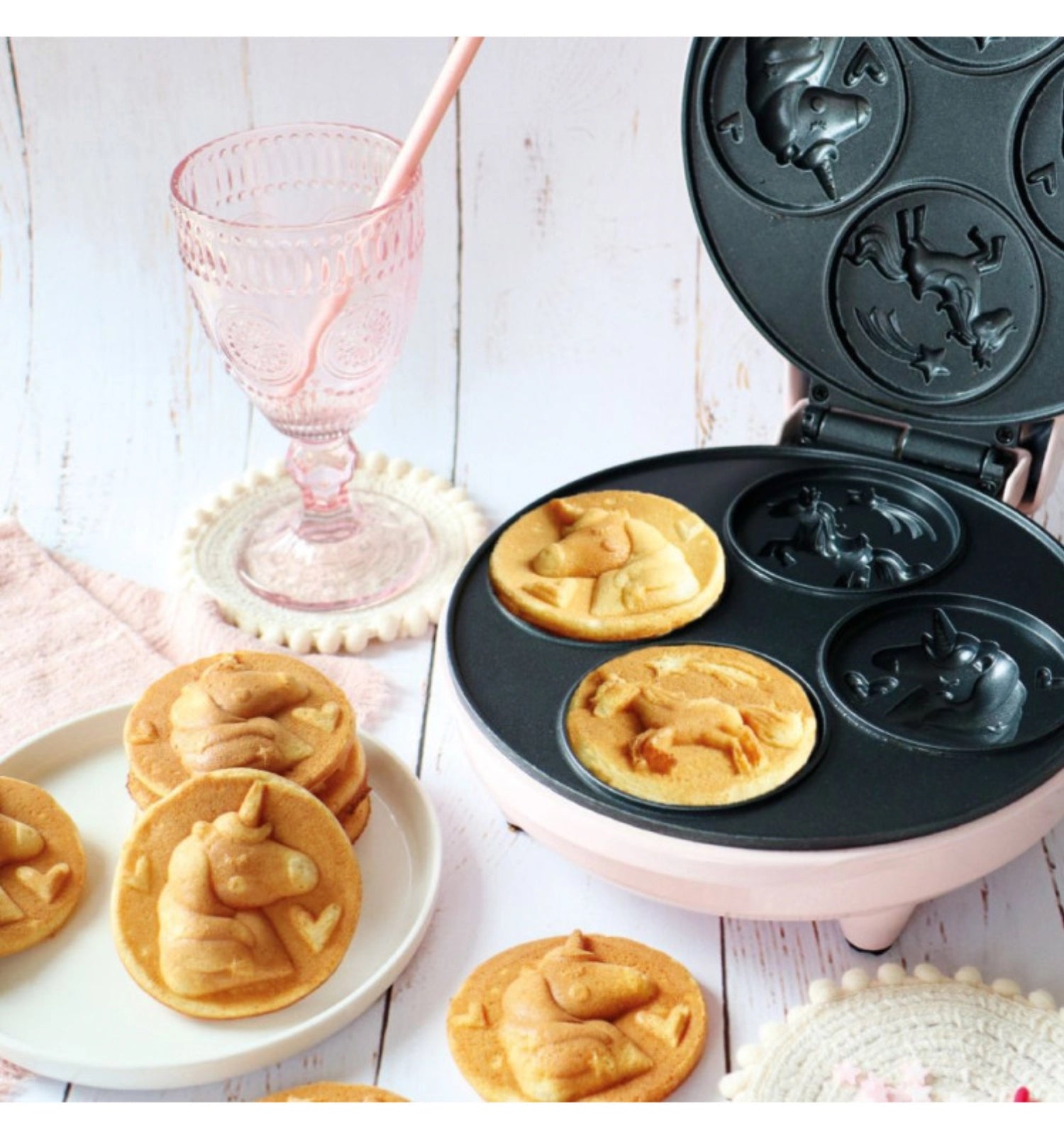 Genießen Sie mit der Bubble-Waffles Factory von Scrap Cooking knusprige, luftige Waffeln in verschiedenen Formen und Geschmacksrichtungen.