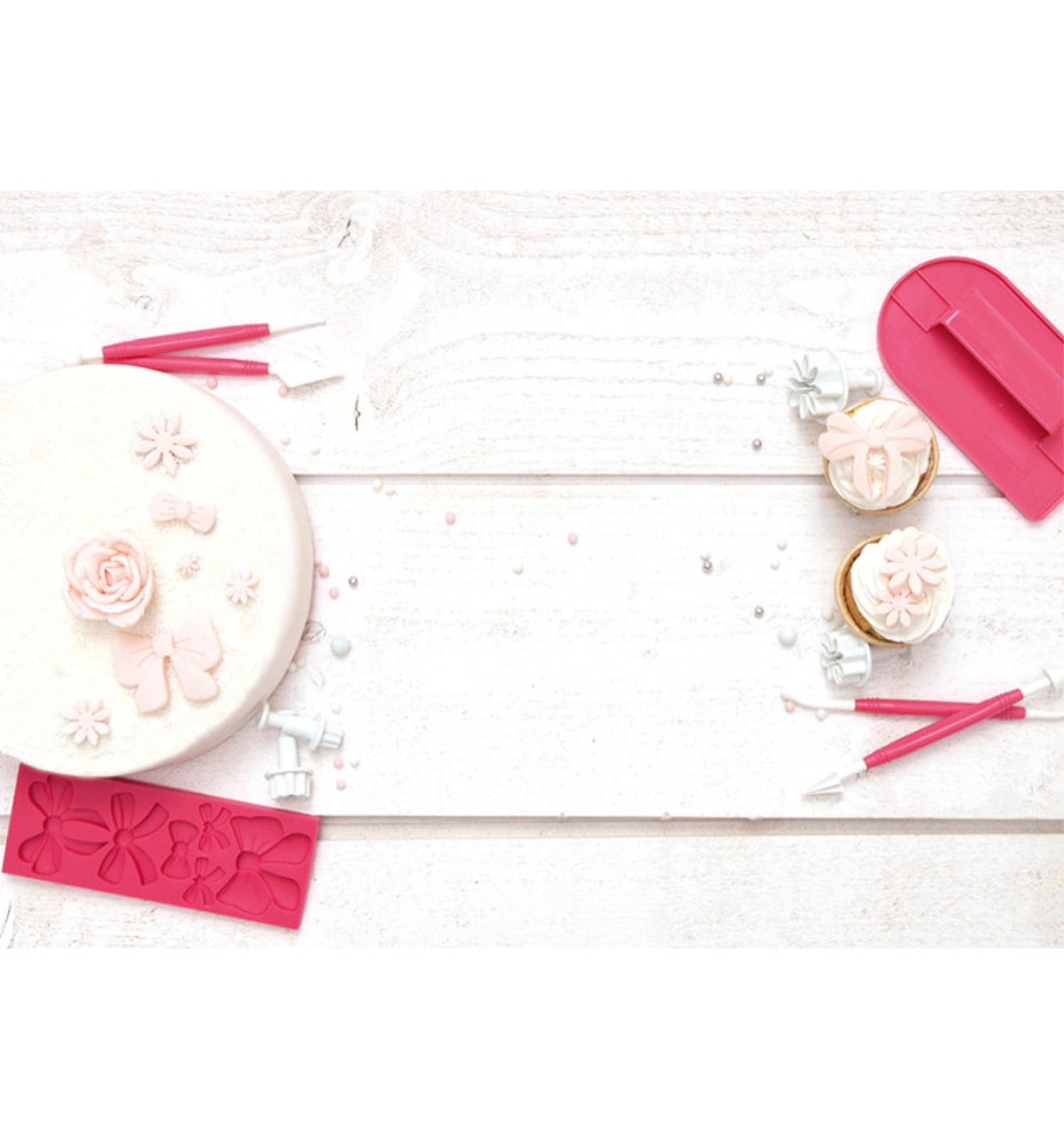 Vielseitiges 8er Werkzeugset für Patisserie von Scrap Cooking, ideal zum Gestalten und Verzieren von köstlichen Backwaren und Desserts.