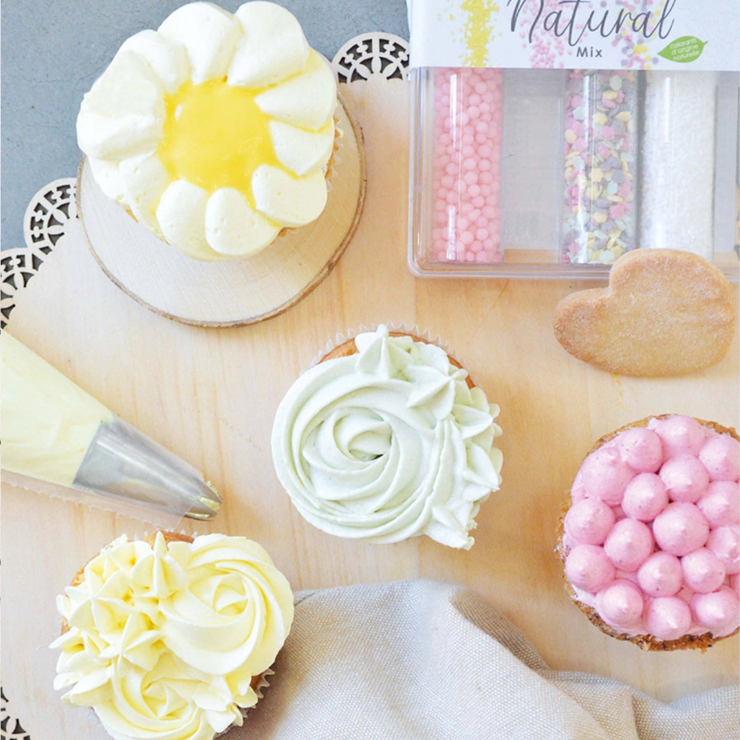 Set aus 12 großen Einweg-Spritzbeuteln (53x28 cm) von Scrap Cooking, ideal für kreative Tortendekoration und einfache Anwendung in der Küche.