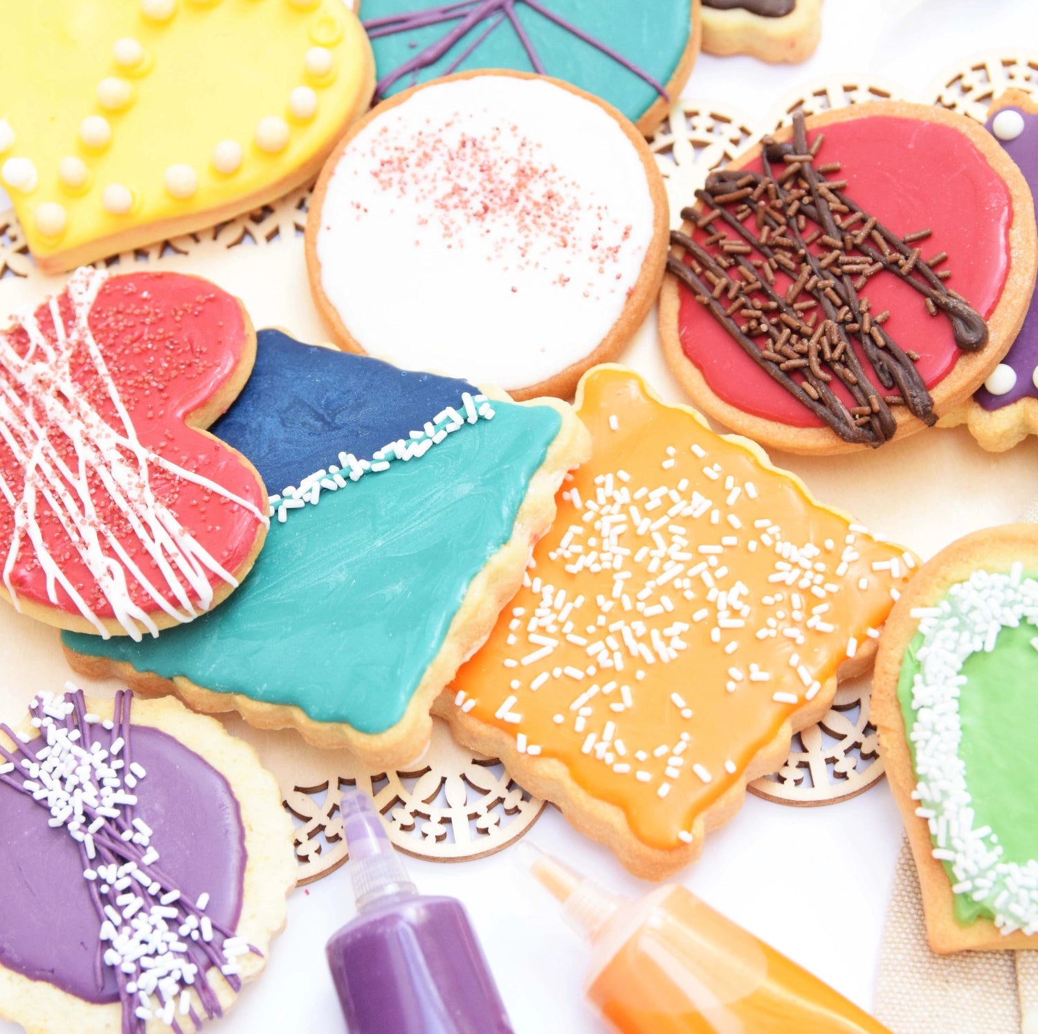 Roter Schokoladenstift mit 25g, perfekt zum Verzieren von Kuchen und Süßspeisen, sorgt für einen köstlichen Schokoladengeschmack.