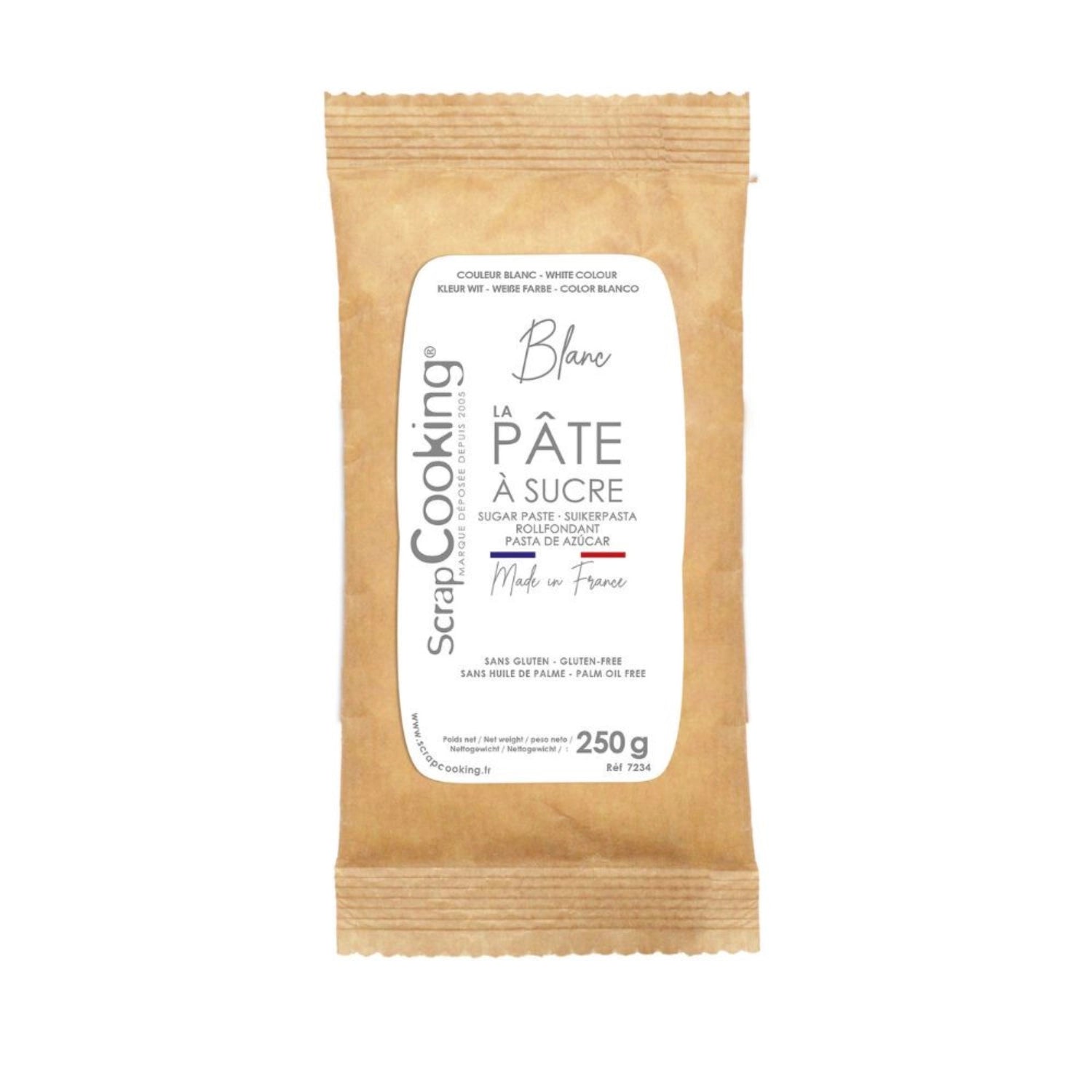 Grüne Paula Tasse aus Steingut von Bloomingville, elegant und modern, ideal für Kaffee oder Tee, mit einzigartiger Oberflächenstruktur.