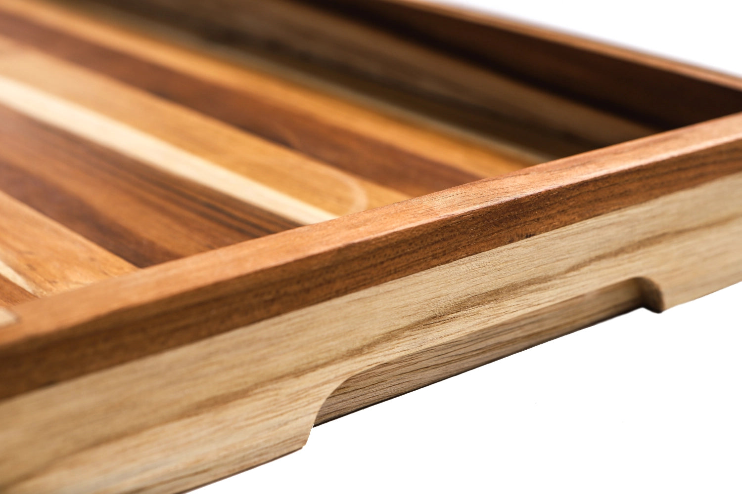 Hochwertiges Teak Serviertablett mit praktischem Haltegriff, bestehend aus 3 Tabletts. Perfekt für ansprechendes Servieren und Dekorieren. Maße: 51x30.5x5cm.