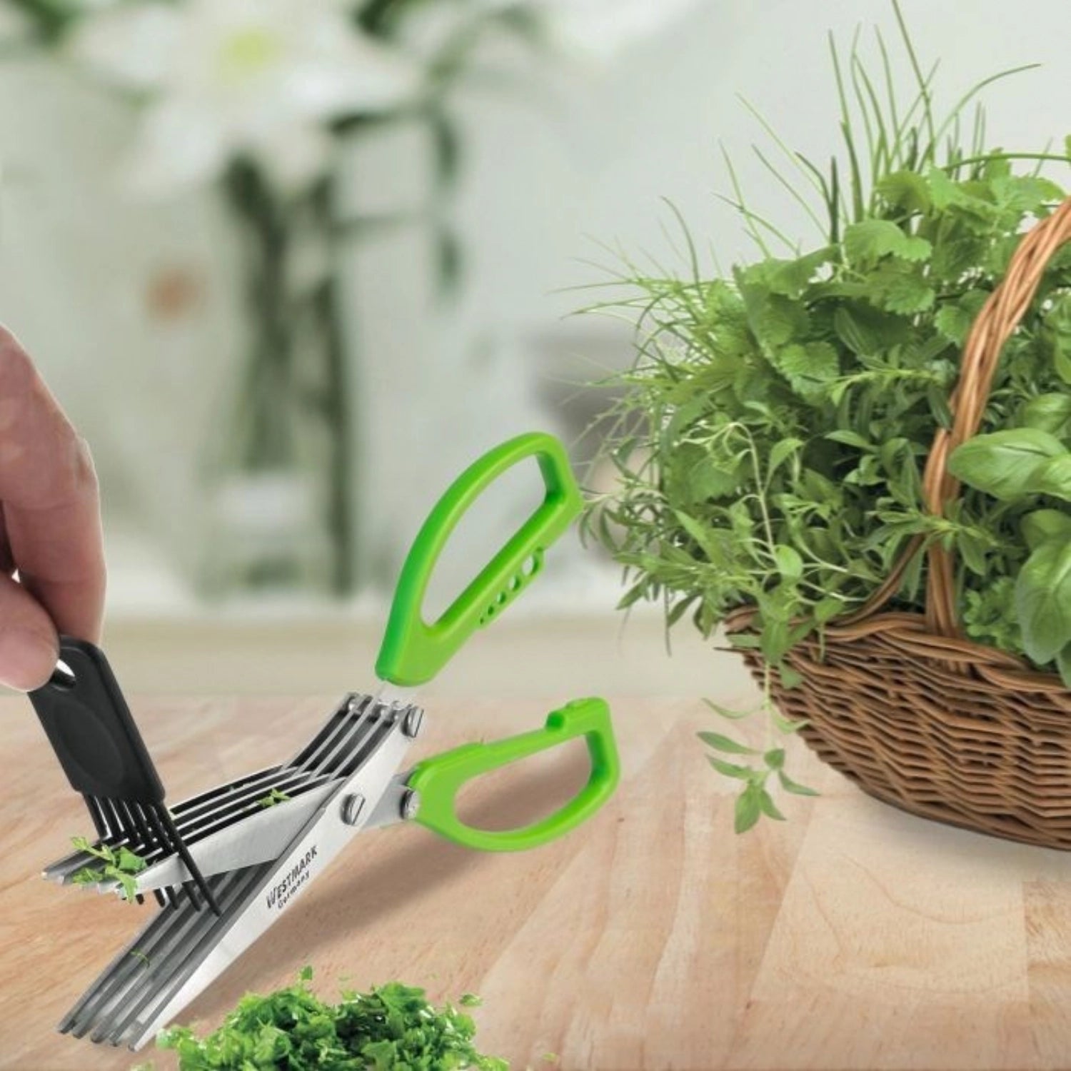Praktische Kräuterschere "Kräuter-Fee" von Westmark mit integriertem Kämmchen, ideal zum Schneiden und Zubereiten von frischen Kräutern in der Küche.