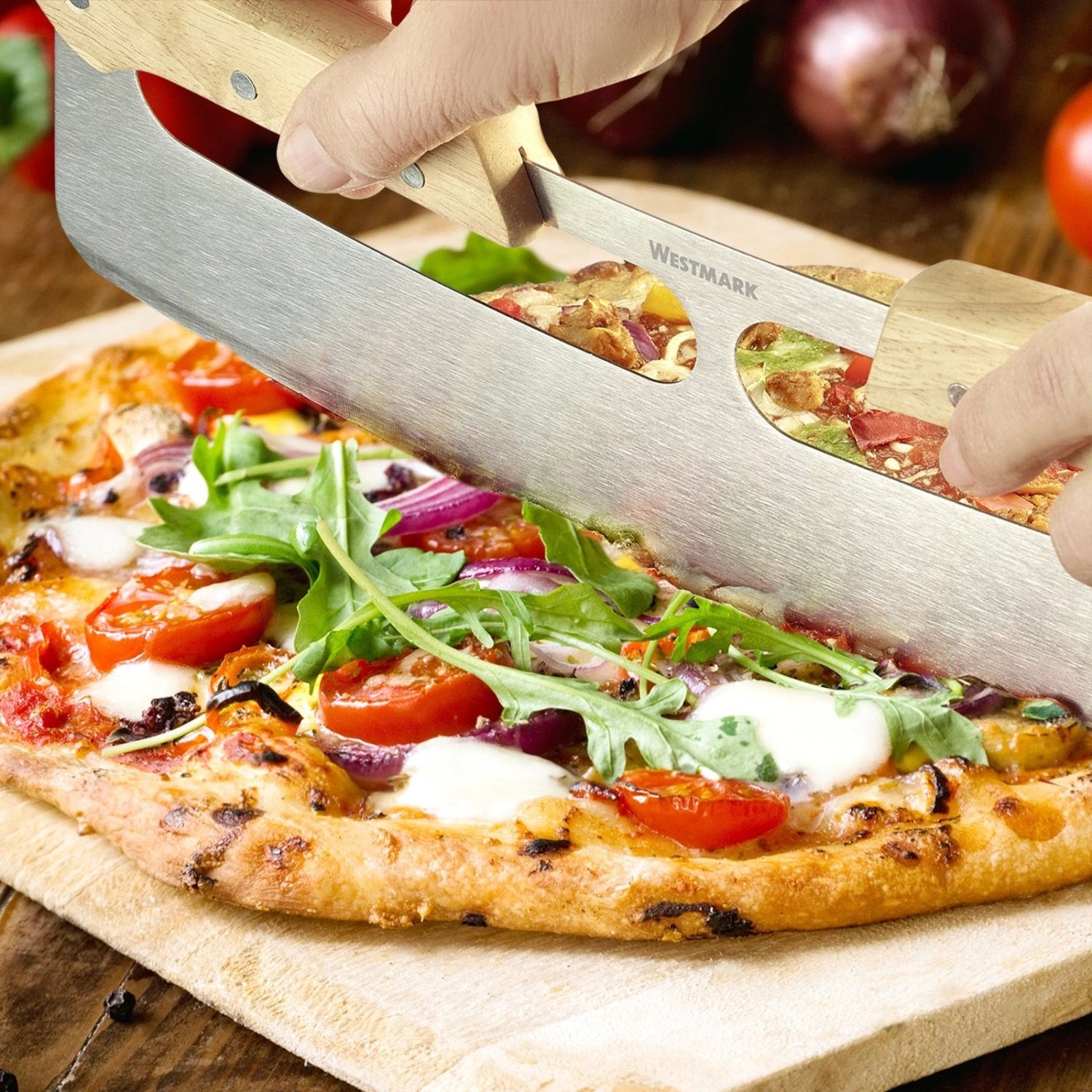 Hochwertiges Pizza Wiegemesser Pro von Westmark, ideal zum mühelosen Schneiden von Pizzen und Teig, ergonomisches Design für präzise Handhabung.