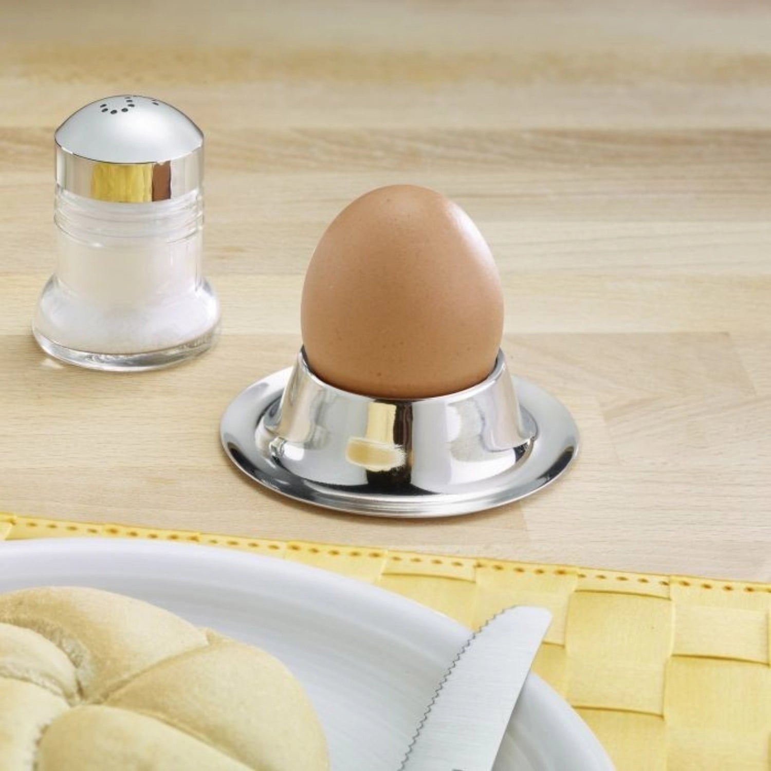 Elegantes Set von 4 runden Eierbechern aus hochwertigem Edelstahl von Westmark, ideal für ein modernes Frühstückserlebnis.