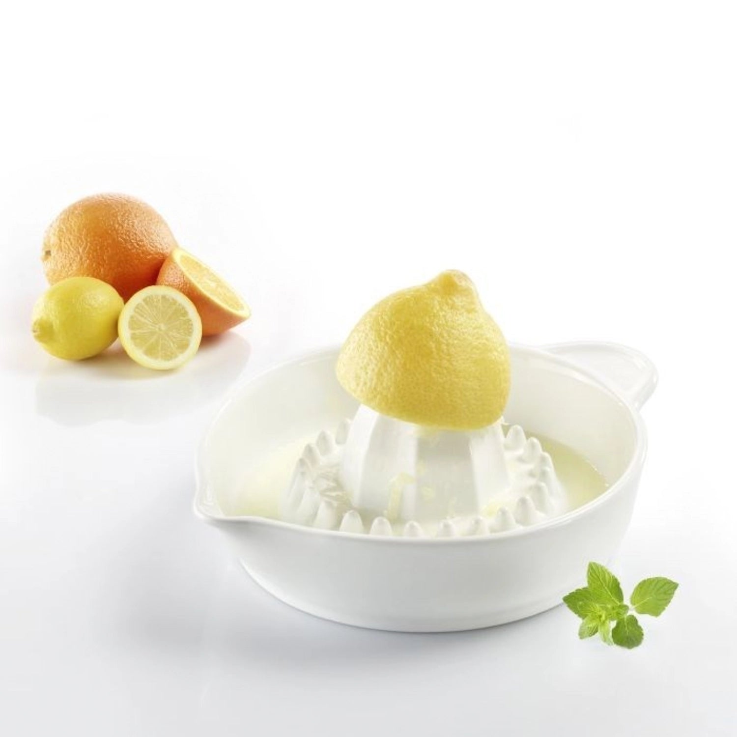 Stilvolle Zitruspresse aus hochwertiger Keramik von Westmark, 250ml, perfekt für die Zubereitung von frischen Zitrussäften in jeder Küche.