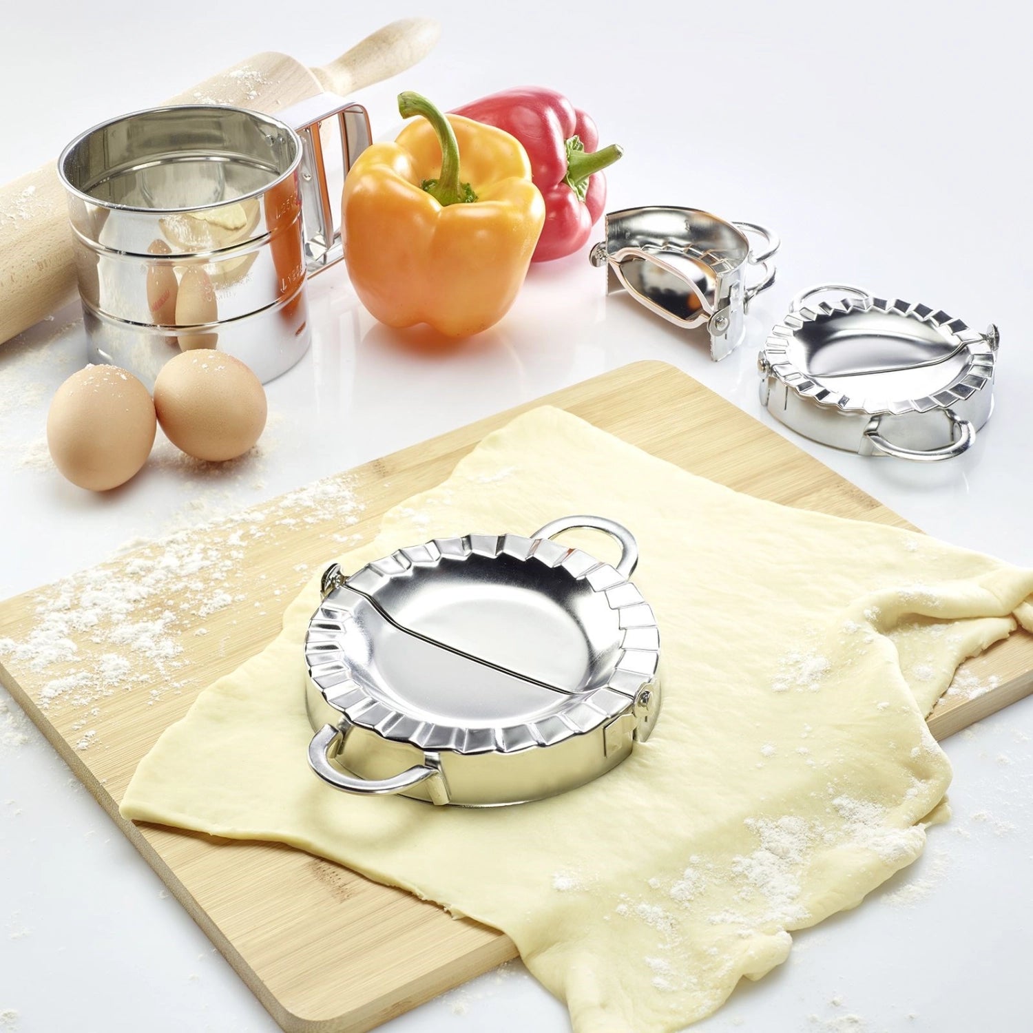 Ravioliformer Gina von Westmark, 9.5 cm, ideal zum Formen von frischen Ravioli, aus robustem Material für einfache Handhabung in der Küche.