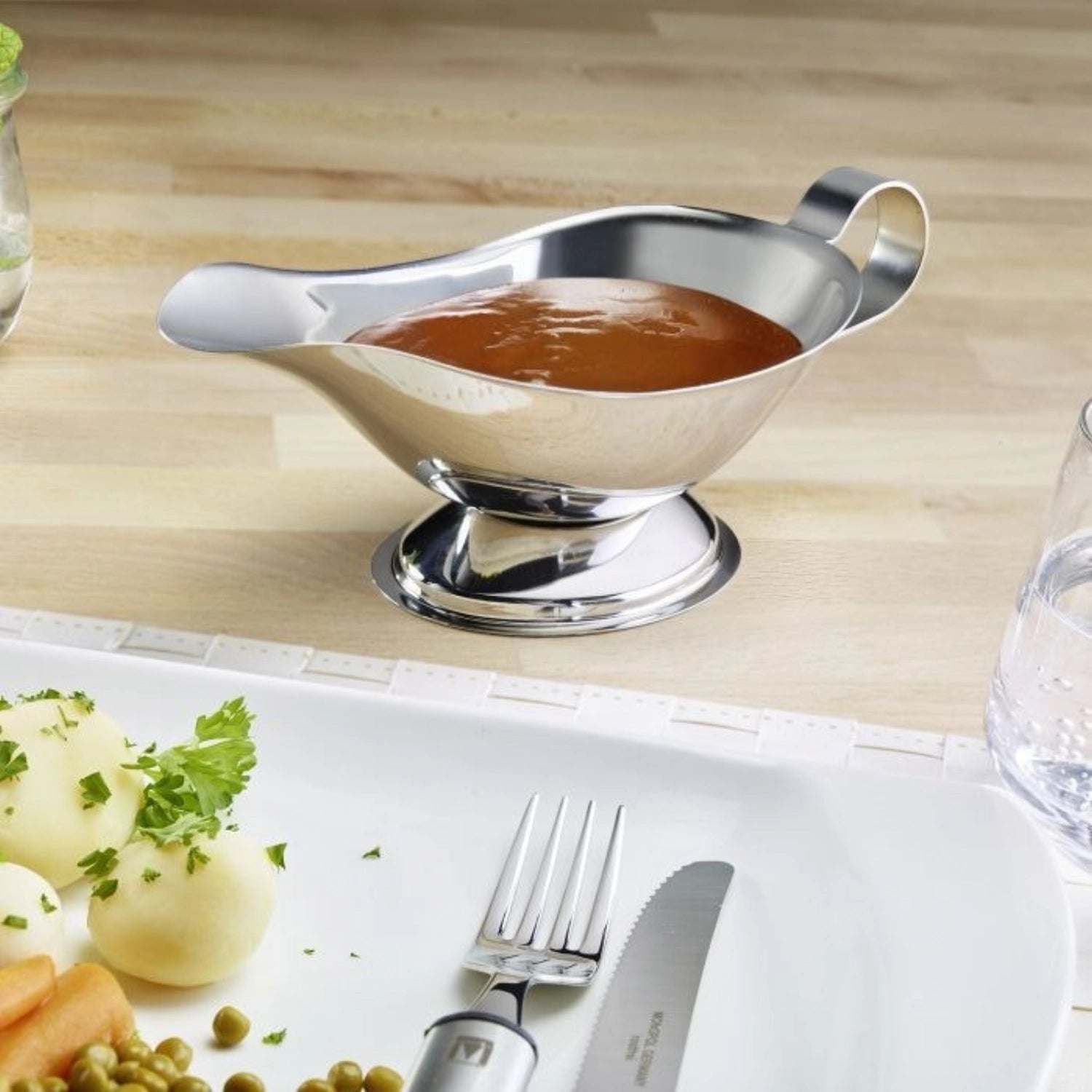 Elegante Sauciere aus Edelstahl mit 120ml Fassungsvermögen, ideal für Saucen und Dressings, hochwertig verarbeitet von Westmark.