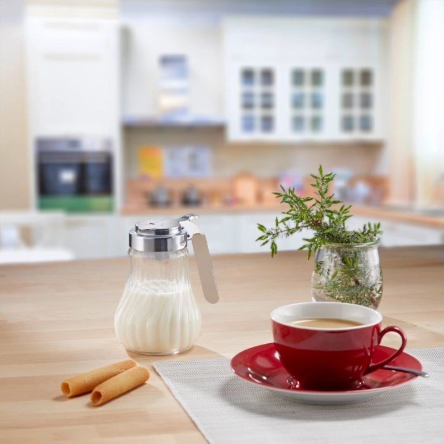 Eleganter Sahnegiesser und Honigspender Berlin von Westmark, 250ml, ideal für präzises Ausgießen von Sahne und Honig in der Küche.