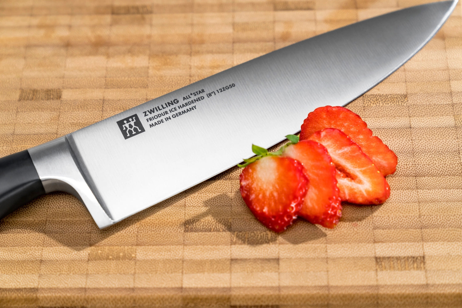Hochwertiges Zwilling All Star Kochmesser 200, perfekt für präzise Schnitte und vielseitige Küchenaufgaben, mit ergonomischem Griff und scharfer Klinge.