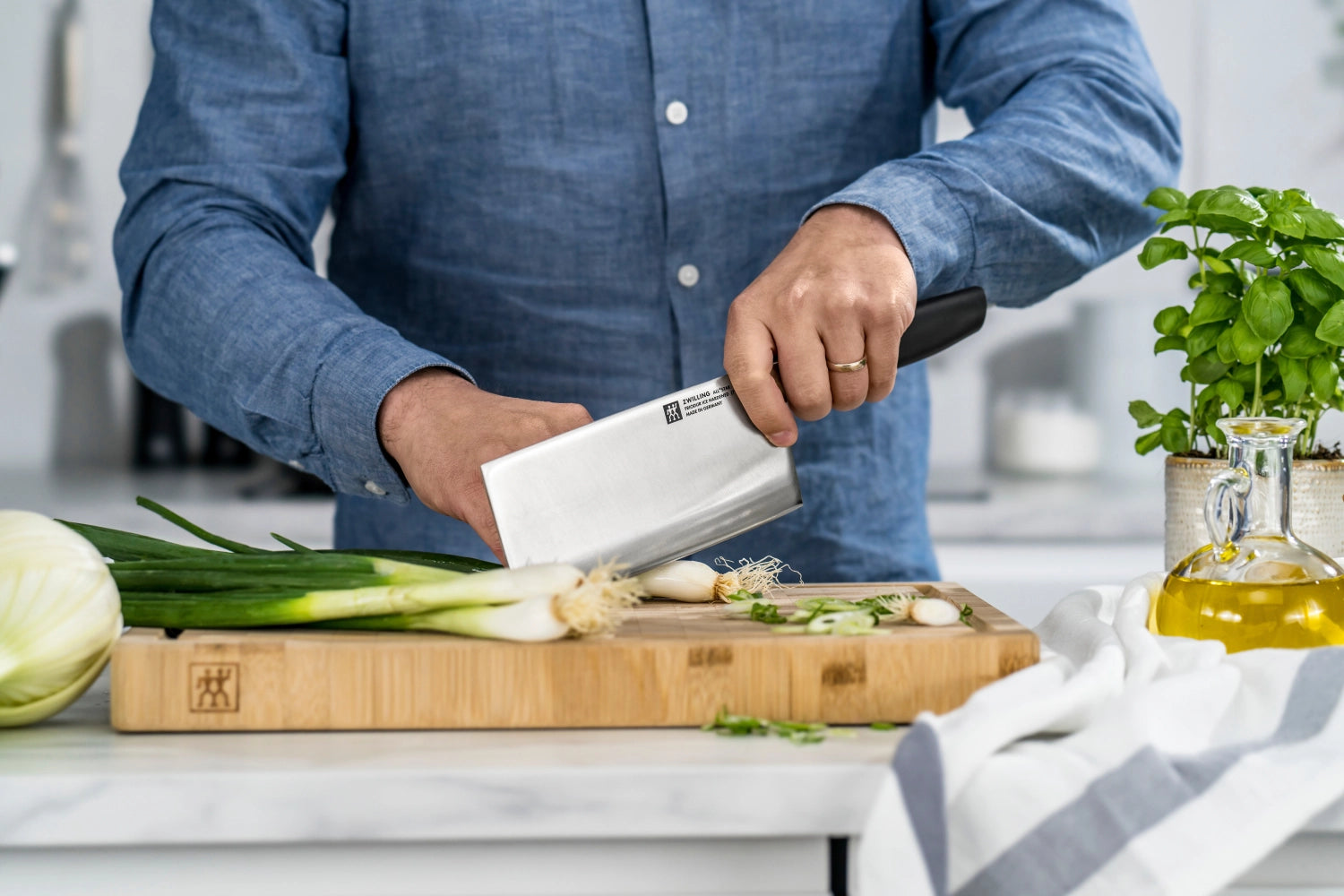 Elegantes Zwilling All Star Chin. Kochmesser 180, ideal für präzises Schneiden und vielseitige Küchenanwendungen.