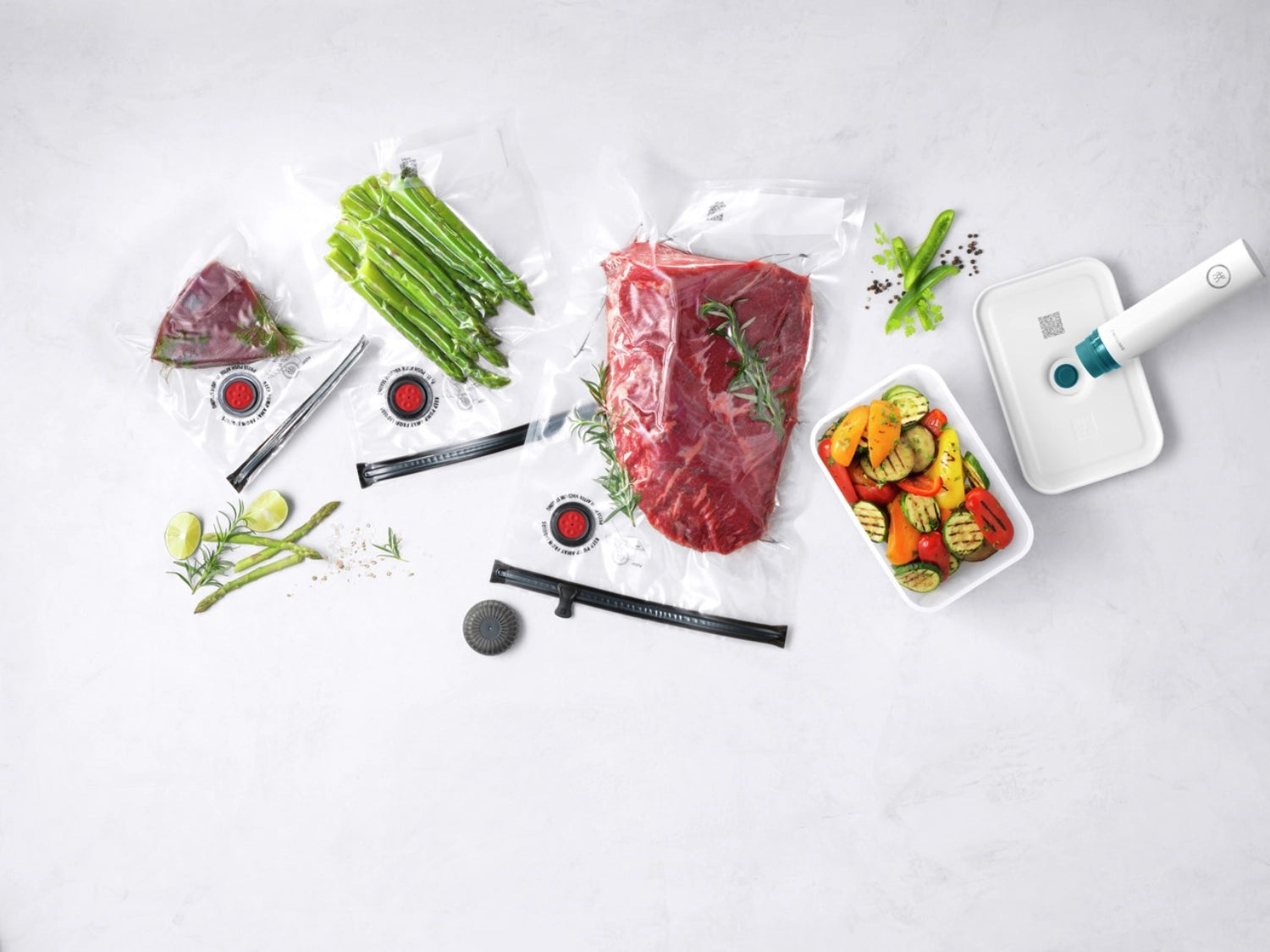 Vakuum Starterset von Zwilling in elegantem Weiß, bestehend aus 7 Teilen, ideal für die optimale Aufbewahrung und Frische von Lebensmitteln.