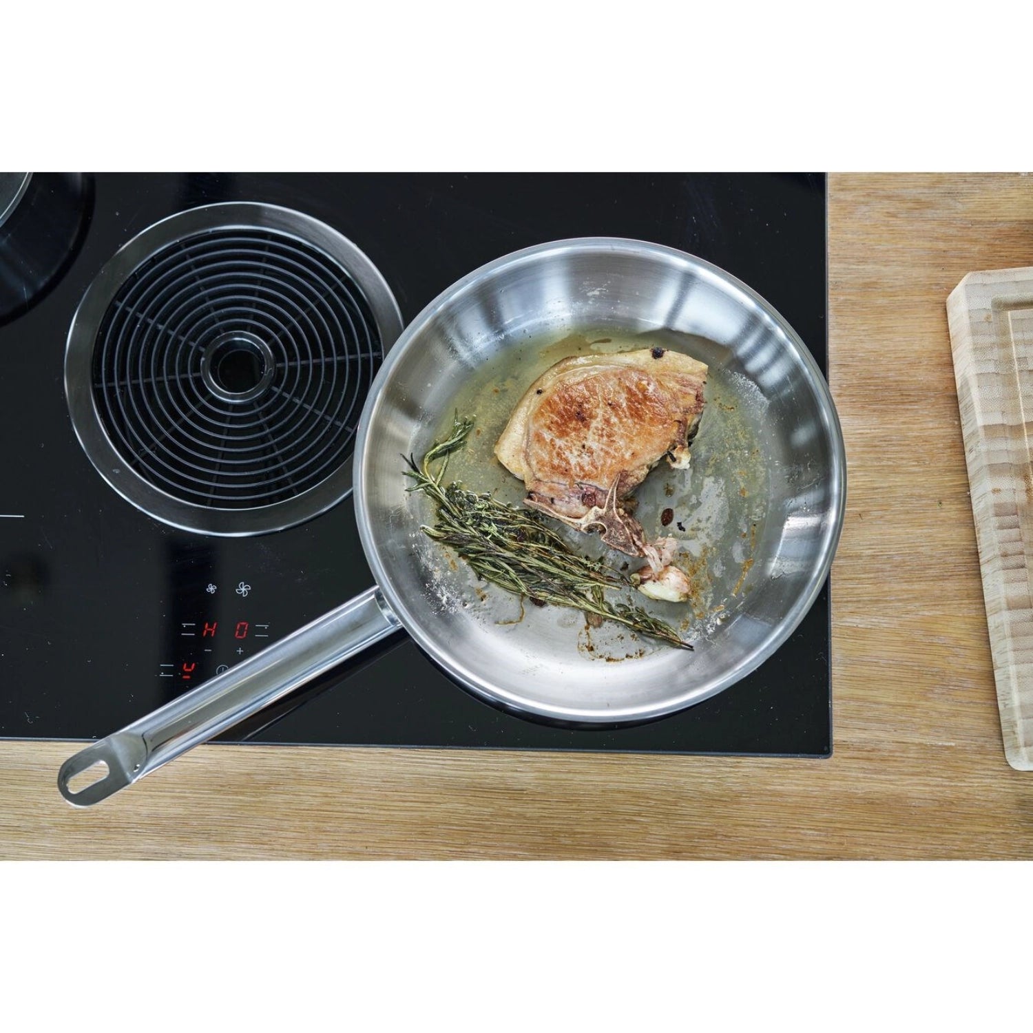Hochwertige ZWILLING Pro Bratpfanne mit 28 cm Durchmesser, ideal für gleichmäßiges Braten und perfekte Ergebnisse in der Küche.