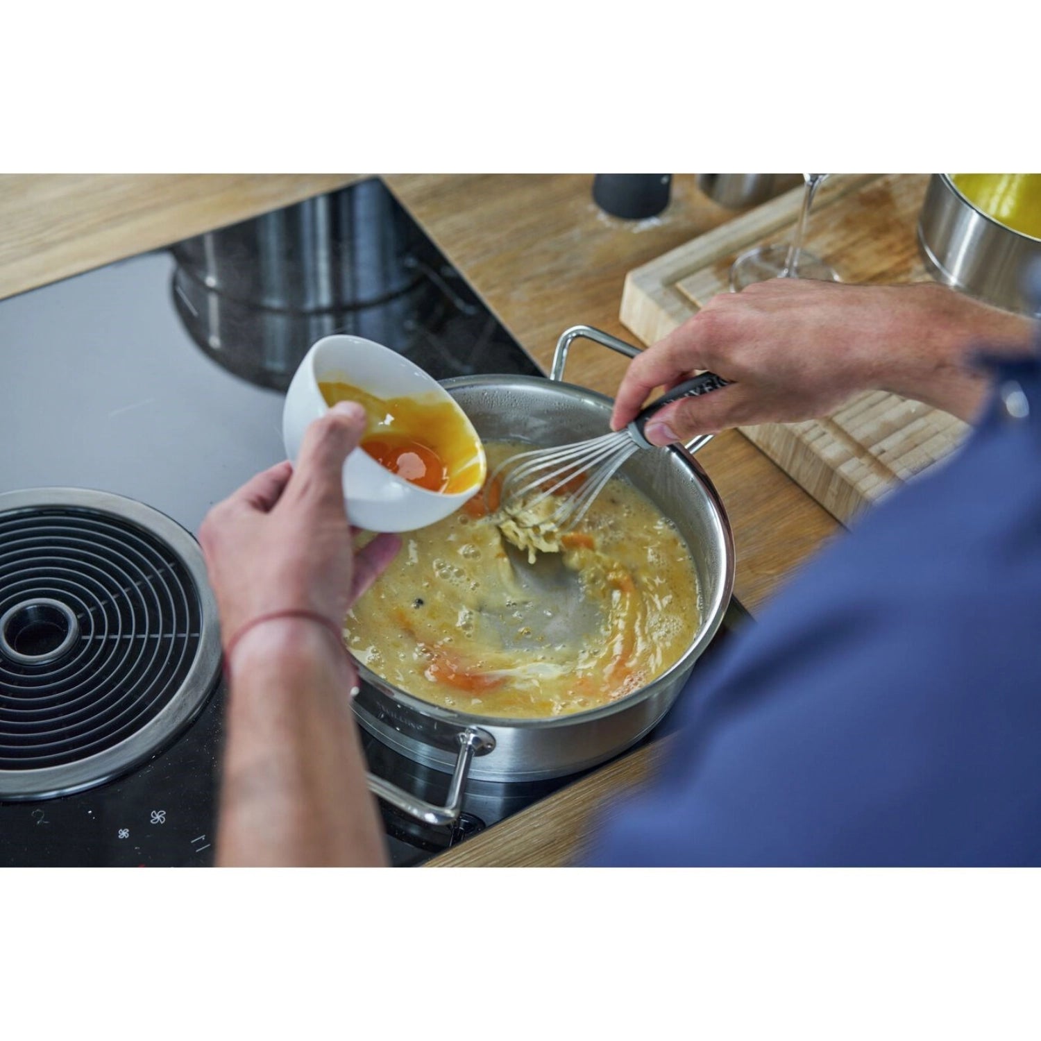 Hochwertige ZWILLING Pro Servierpfanne mit 24 cm Durchmesser, ideal für vielseitige Kochanwendungen und stilvolles Servieren.