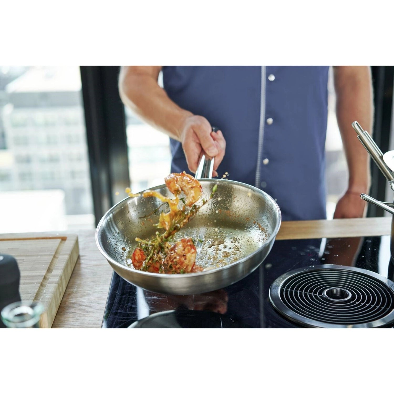 Hochwertige ZWILLING Pro Bratpfanne mit 28 cm Durchmesser, ideal für gleichmäßiges Braten und perfekte Ergebnisse in der Küche.