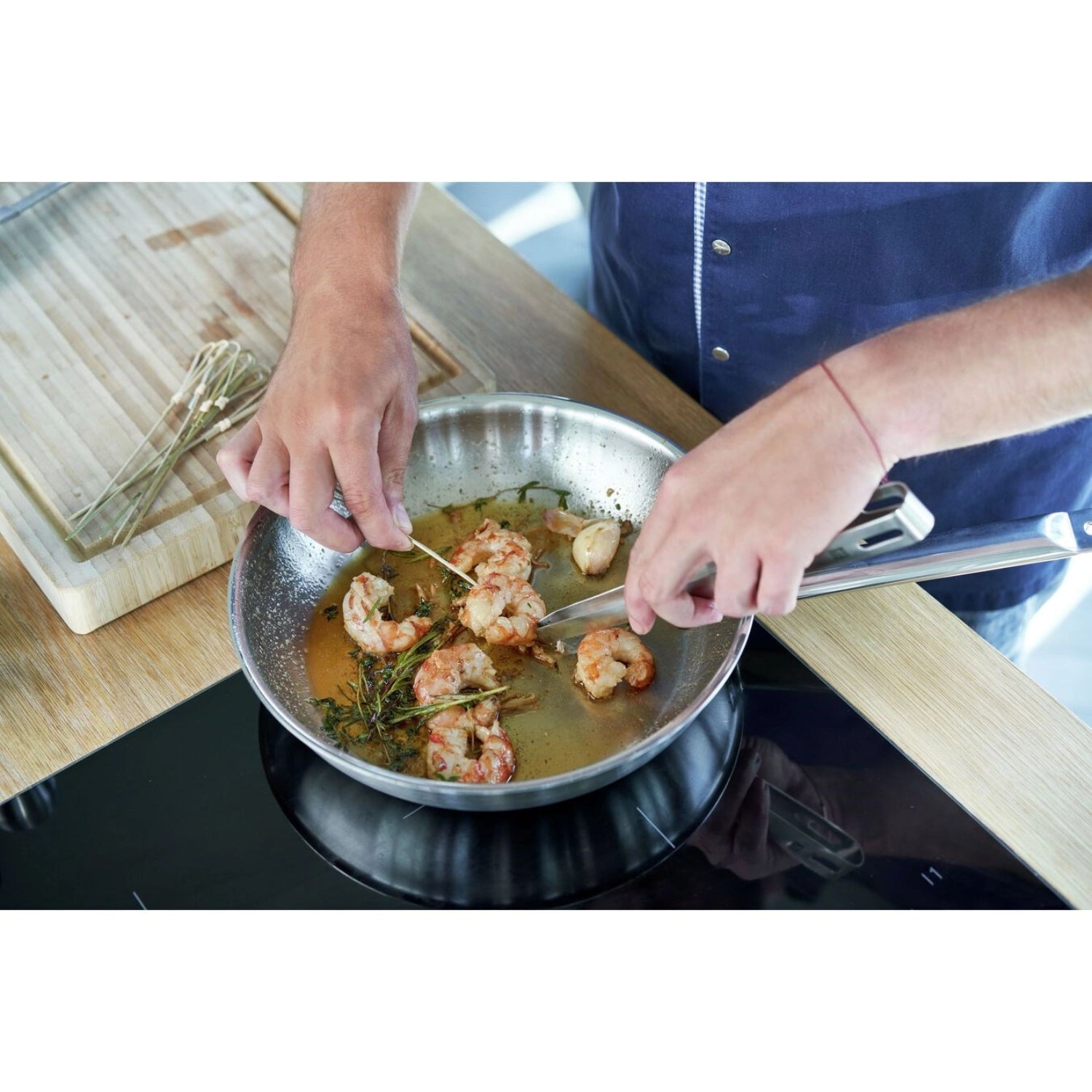 Robuste ZWILLING Pro Bratpfanne mit 28 cm Durchmesser, perfekt für vielseitige Kochtechniken und schmackhafte Gerichte.