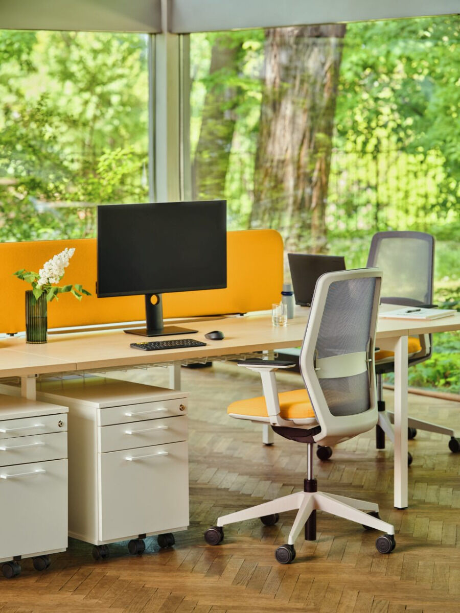 Ogi Y BOY24E3 - Schreibtisch in Honigeiche präsentiert im Onlineshop von KAQTU Design AG. Schreibtisch ist von Mdd