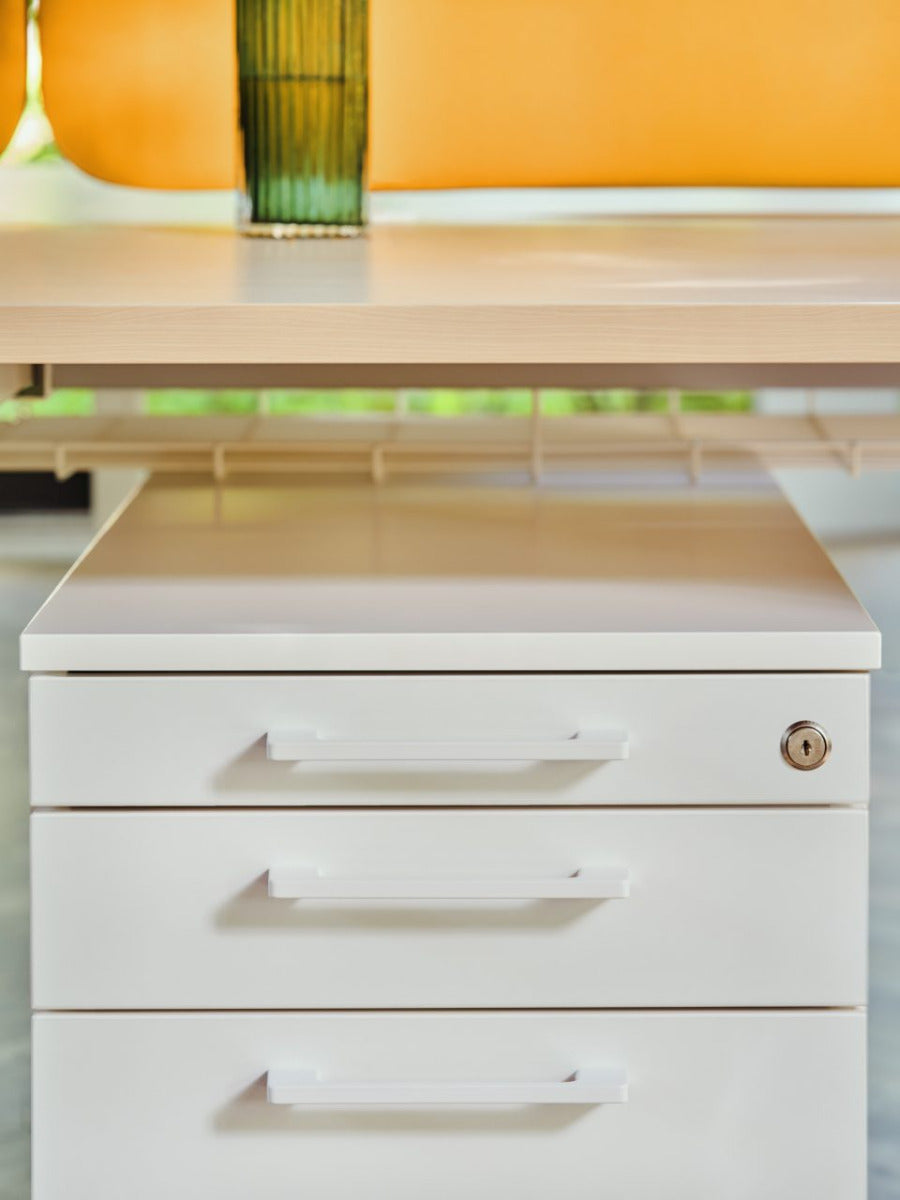 Standard KRT13 - Rollcontainer in Weiss Pastell präsentiert im Onlineshop von KAQTU Design AG. Rollcontainer ist von Mdd