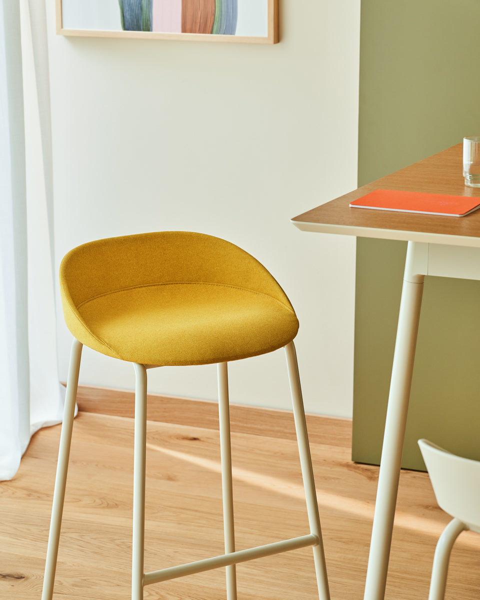 Team TE11HF - Barhocker gespolstert in Khaki präsentiert im Onlineshop von KAQTU Design AG. Outdoor-Barstuhl ist von Mdd