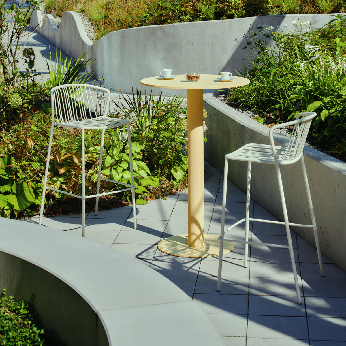 Bris BRS06 - Barhocker, Set von 2 Stück in Gelb präsentiert im Onlineshop von KAQTU Design AG. Outdoor-Barstuhl ist von Mdd