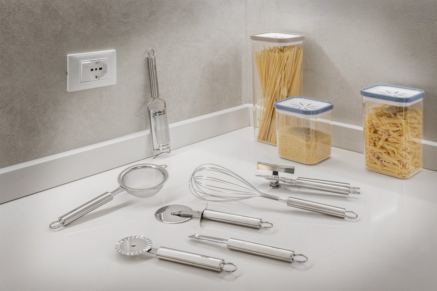 Edelstahl Servicelöffel von Abert, 32,5 cm lang, ideal für Buffets und festliche Anlässe, elegantes und funktionales Besteck.